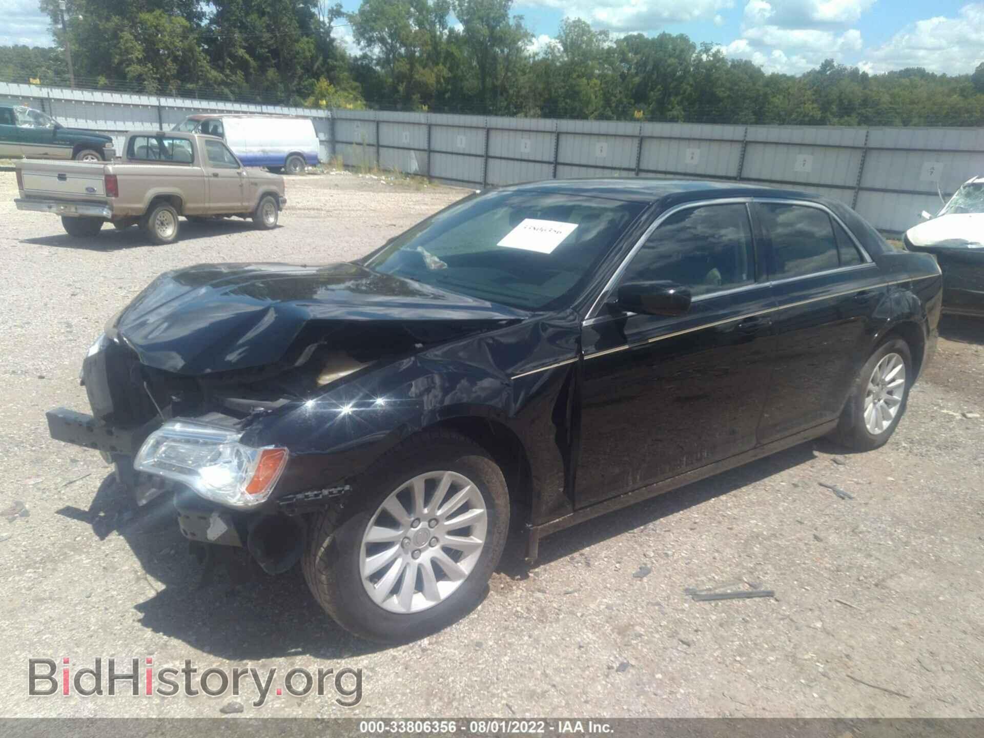 2013 CHRYSLER 300 - VIN: 2C3CCAAG0DH658817 - Фото 2
