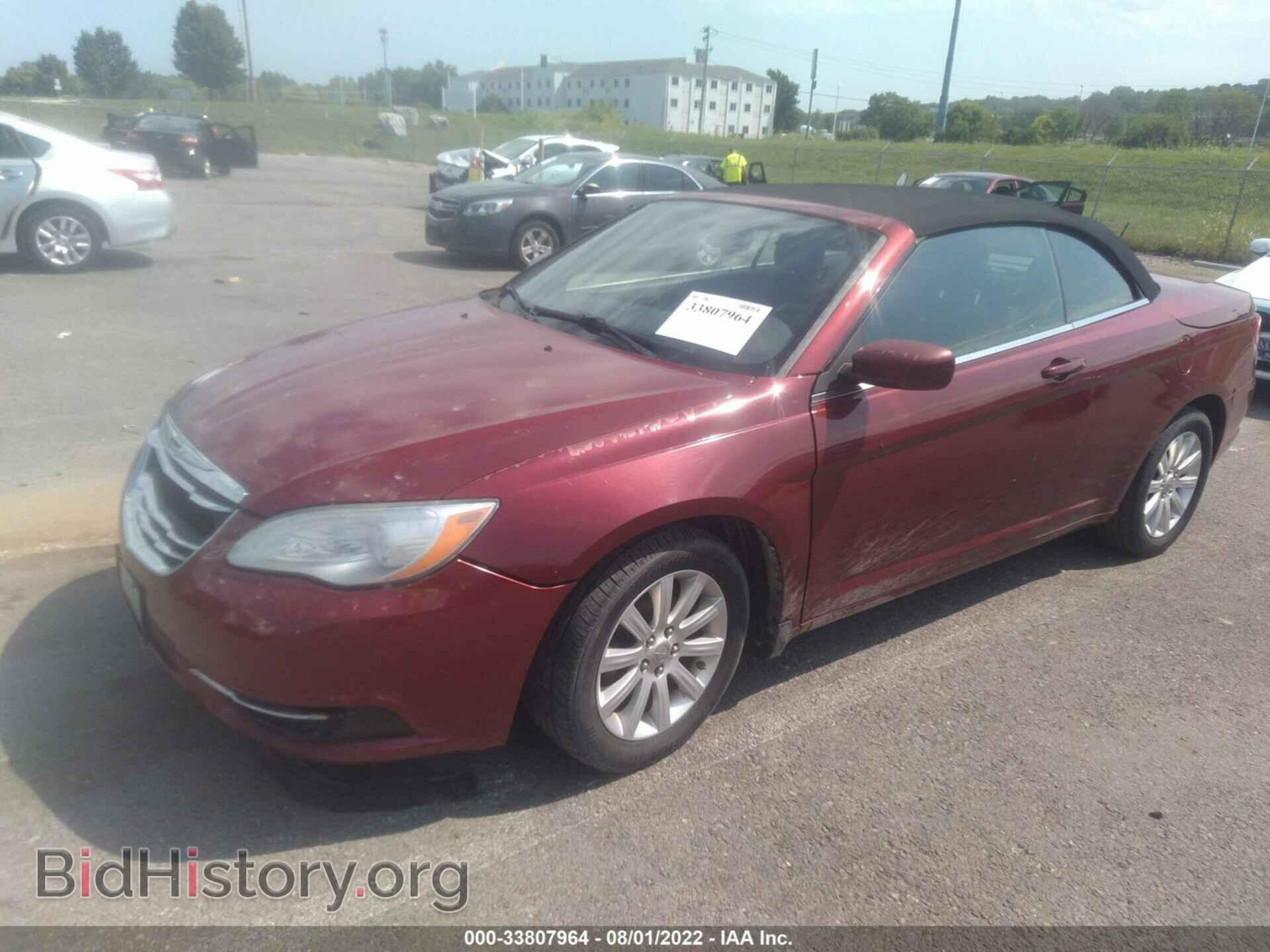 2011 CHRYSLER 200 - VIN: 1C3BC2EGXBN563701 - Фото 2