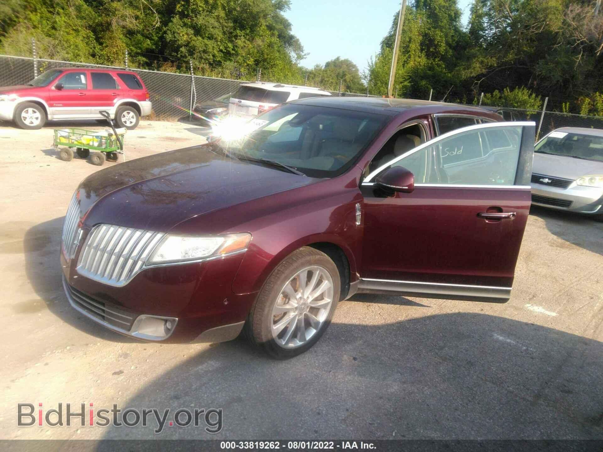 2011 LINCOLN MKT - VIN: 2LMHJ5AT3BBJ52121 - Фото 2