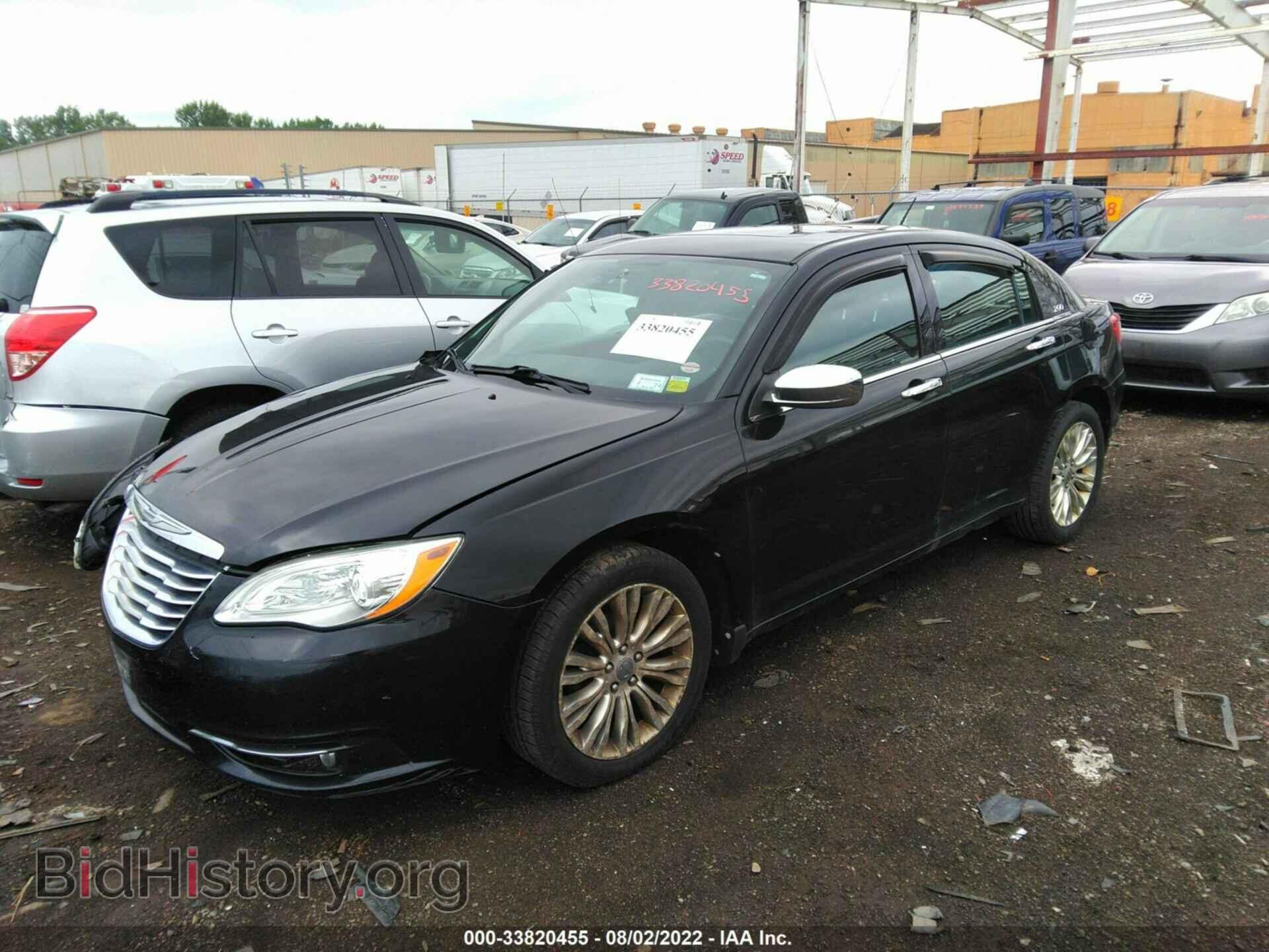 2011 CHRYSLER 200 - VIN: 1C3BC2FG2BN623100 - Photo 2