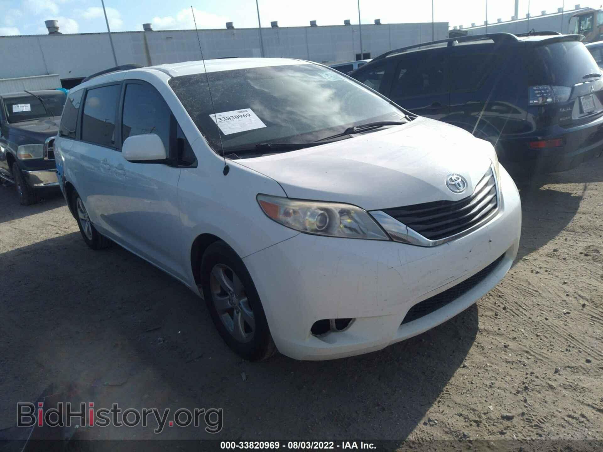 Photo 5TDKK3DC9BS067611 - TOYOTA SIENNA 2011
