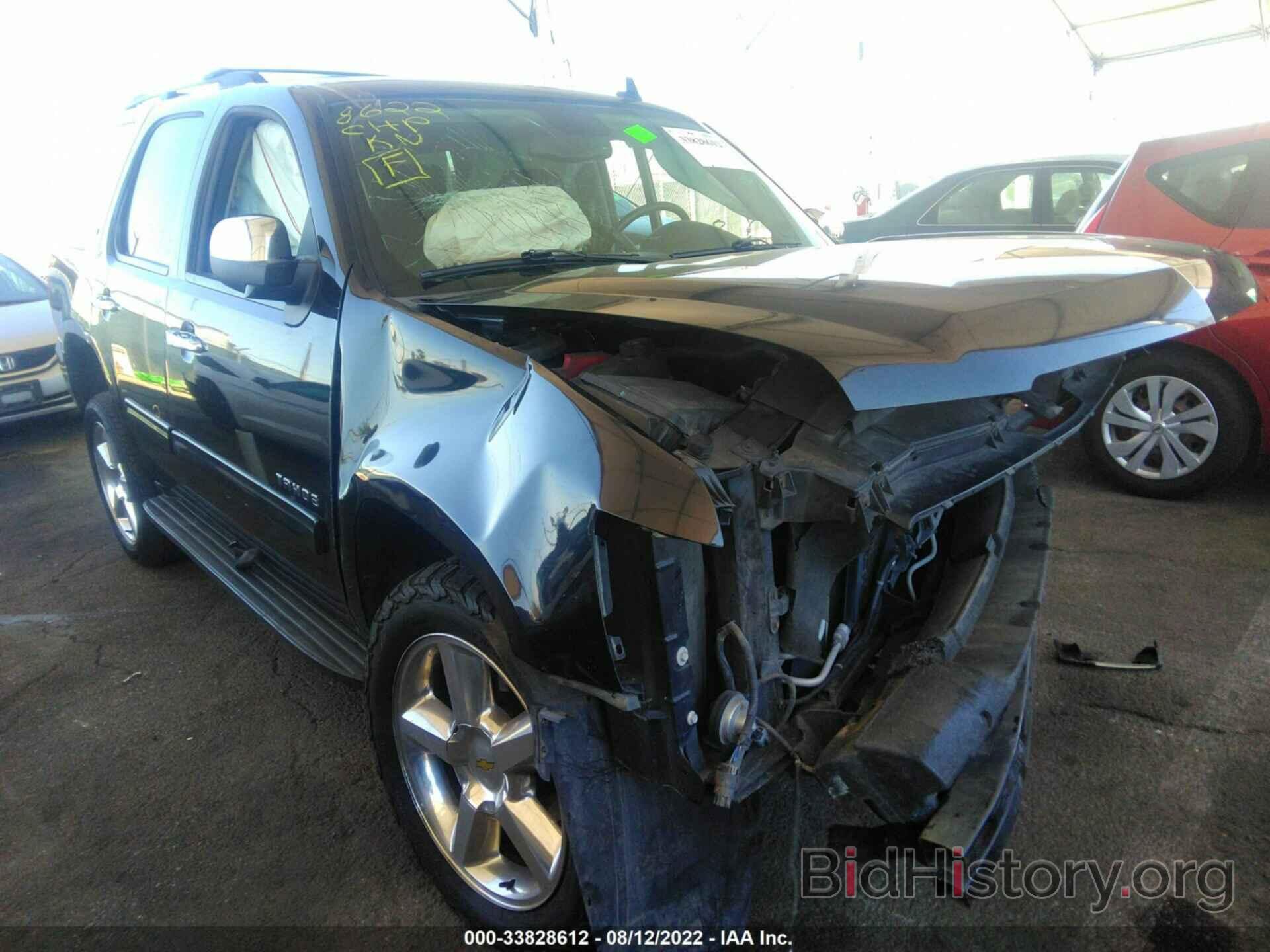 Photo 1GNSCBE03BR319158 - CHEVROLET TAHOE 2011