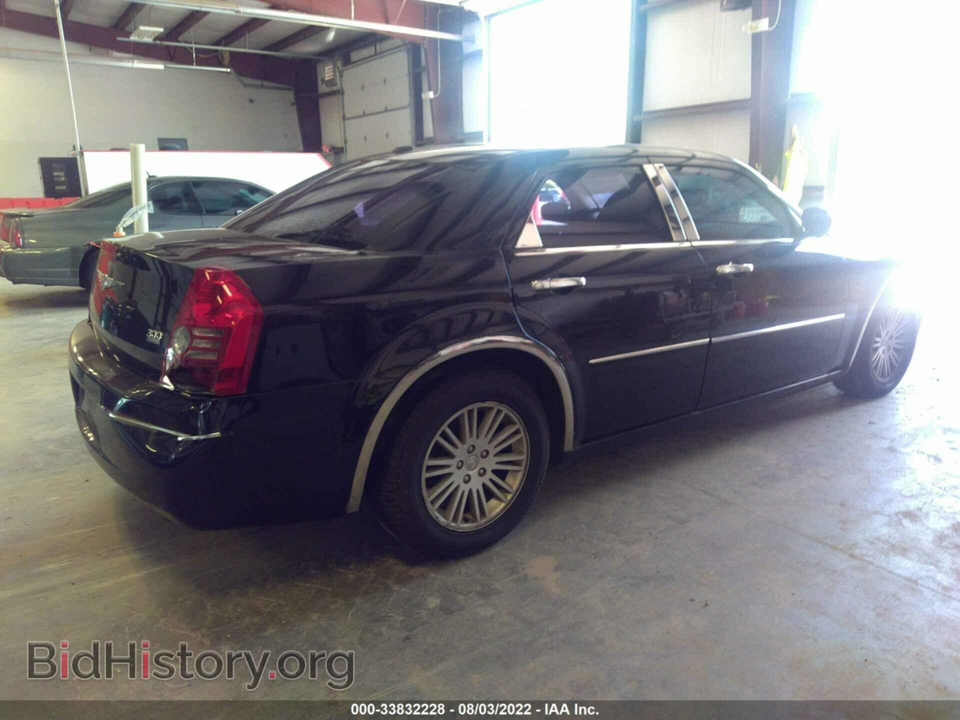 2010 CHRYSLER 300 - VIN: 2C3CA4CD1AH138972 - Фото 4