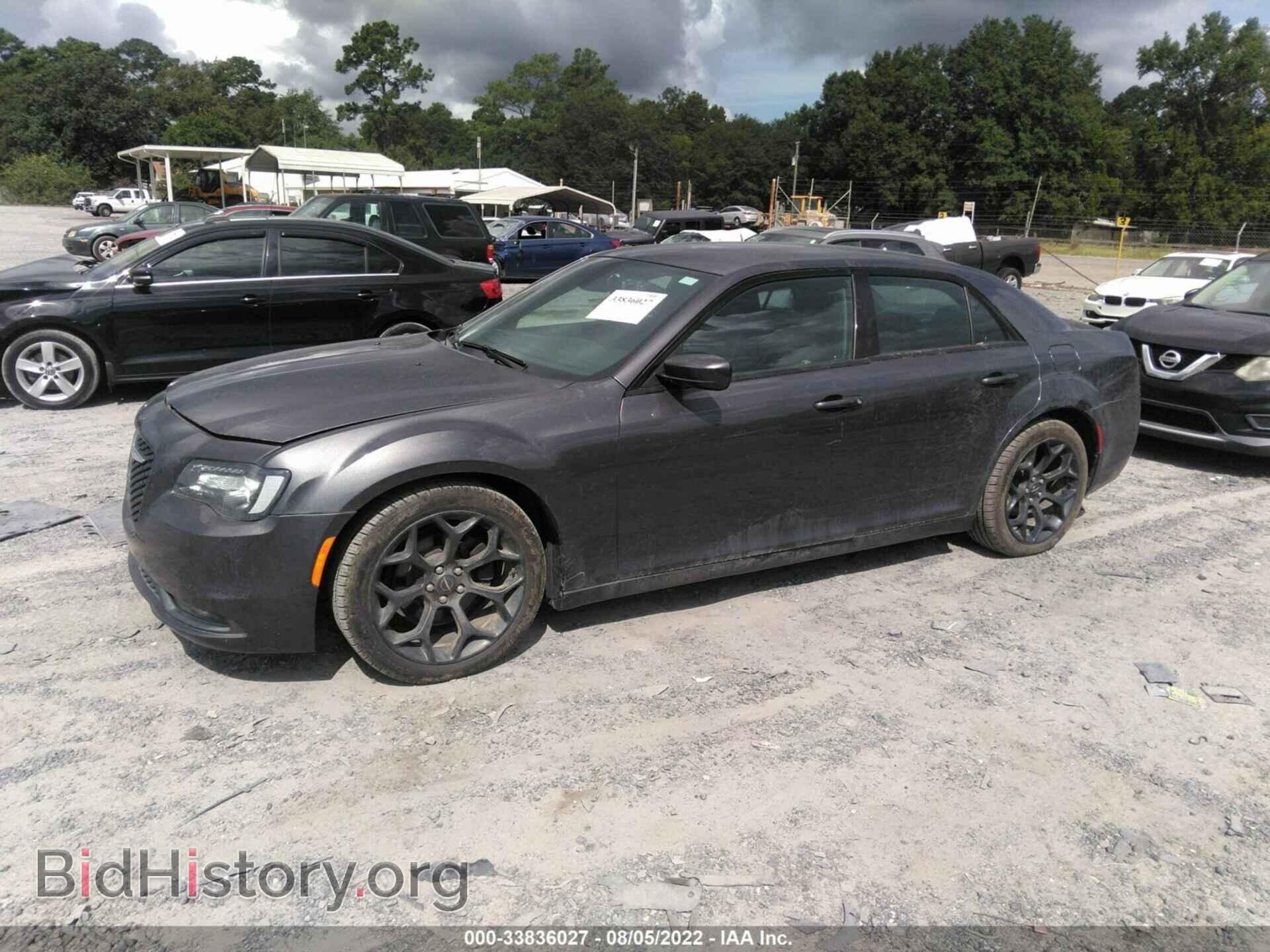 2019 CHRYSLER 300 - VIN: 2C3CCABG6KH697908 - Фото 2