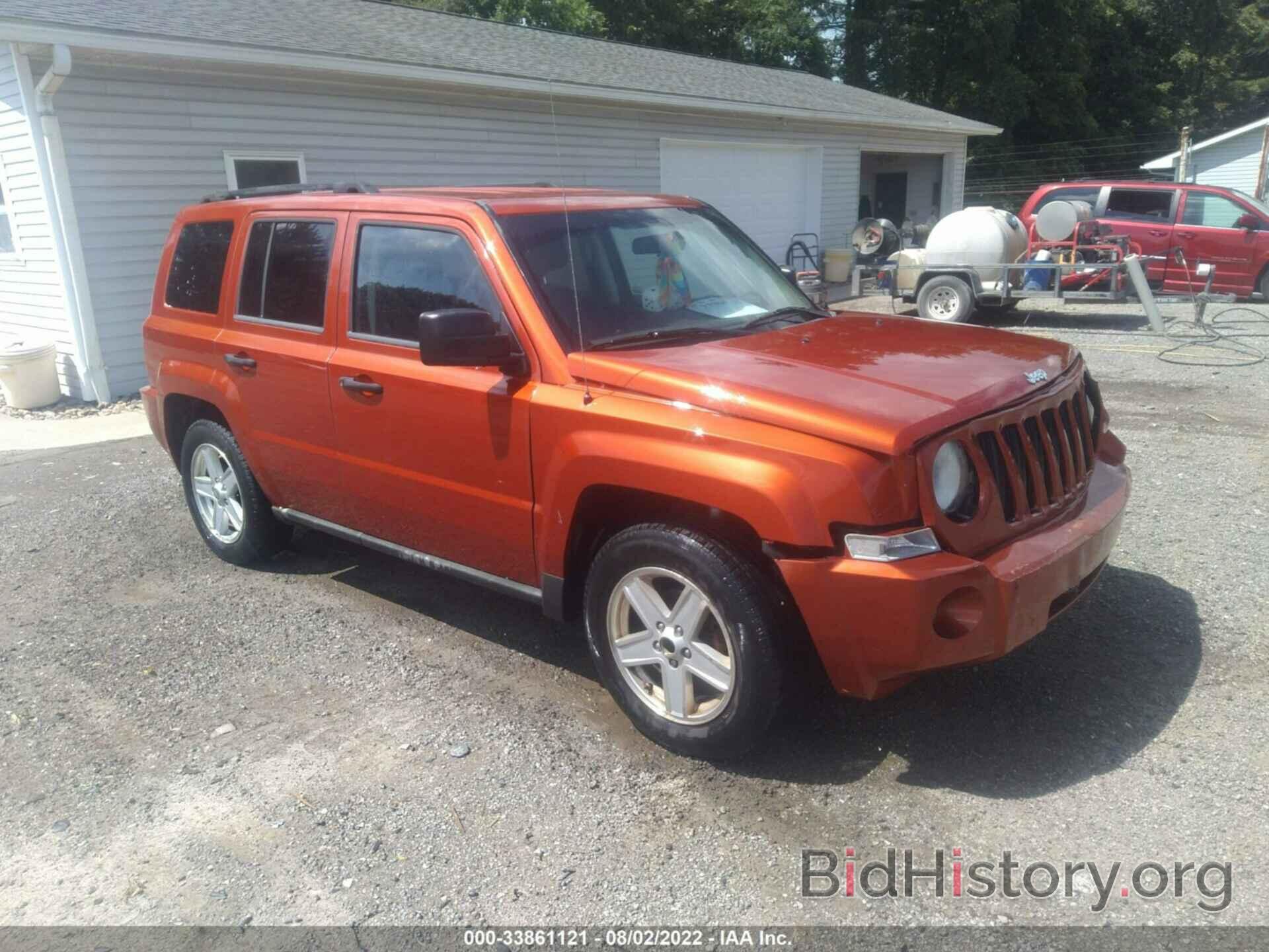 Фотография 1J4NT1GB2AD624929 - JEEP PATRIOT 2010