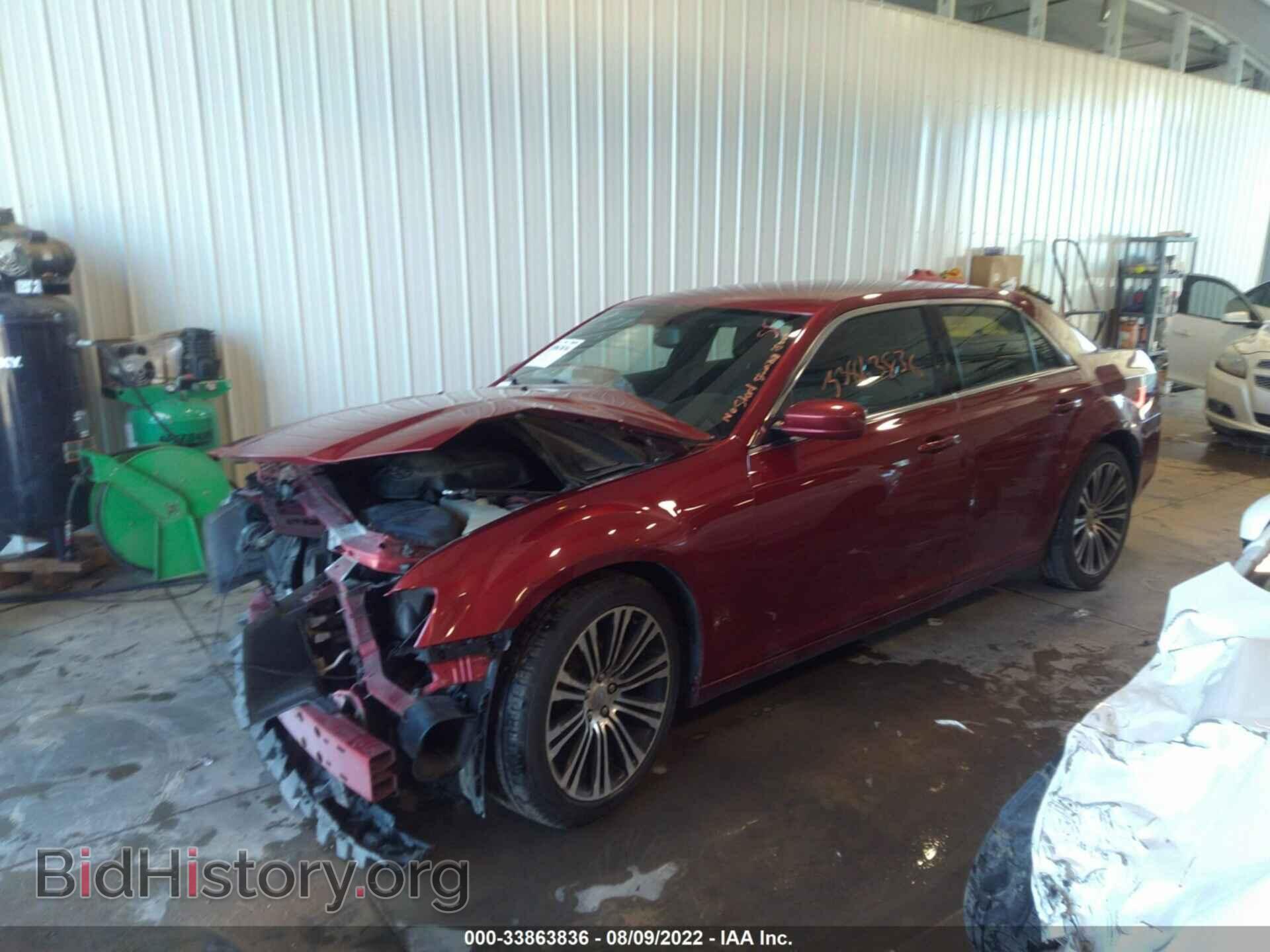 2012 CHRYSLER 300 - VIN: 2C3CCABG5CH132972 - Фото 2