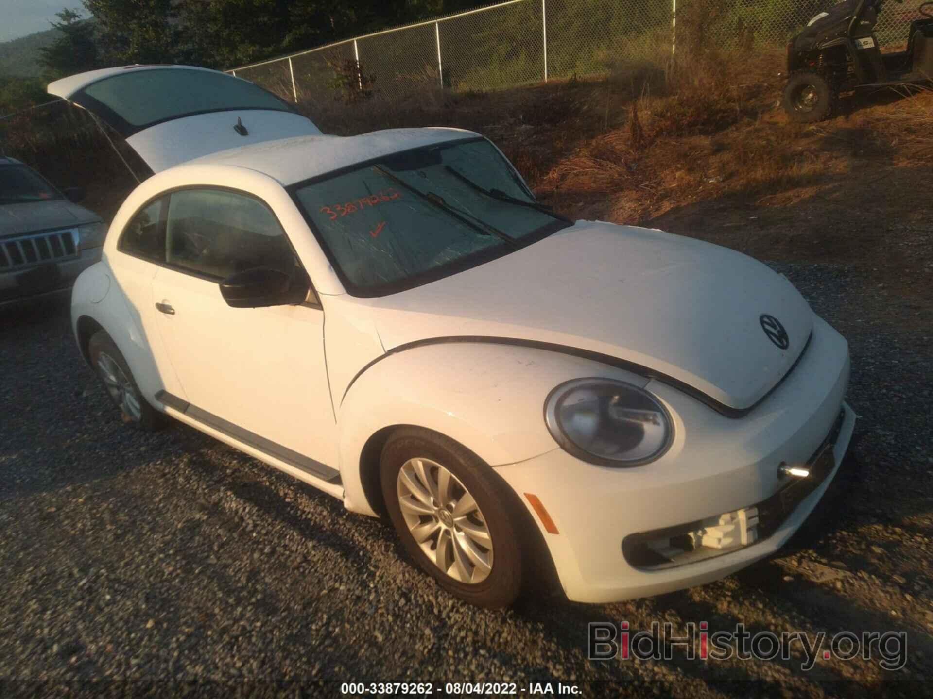Photo 3VWF17AT2FM634440 - VOLKSWAGEN BEETLE COUPE 2015