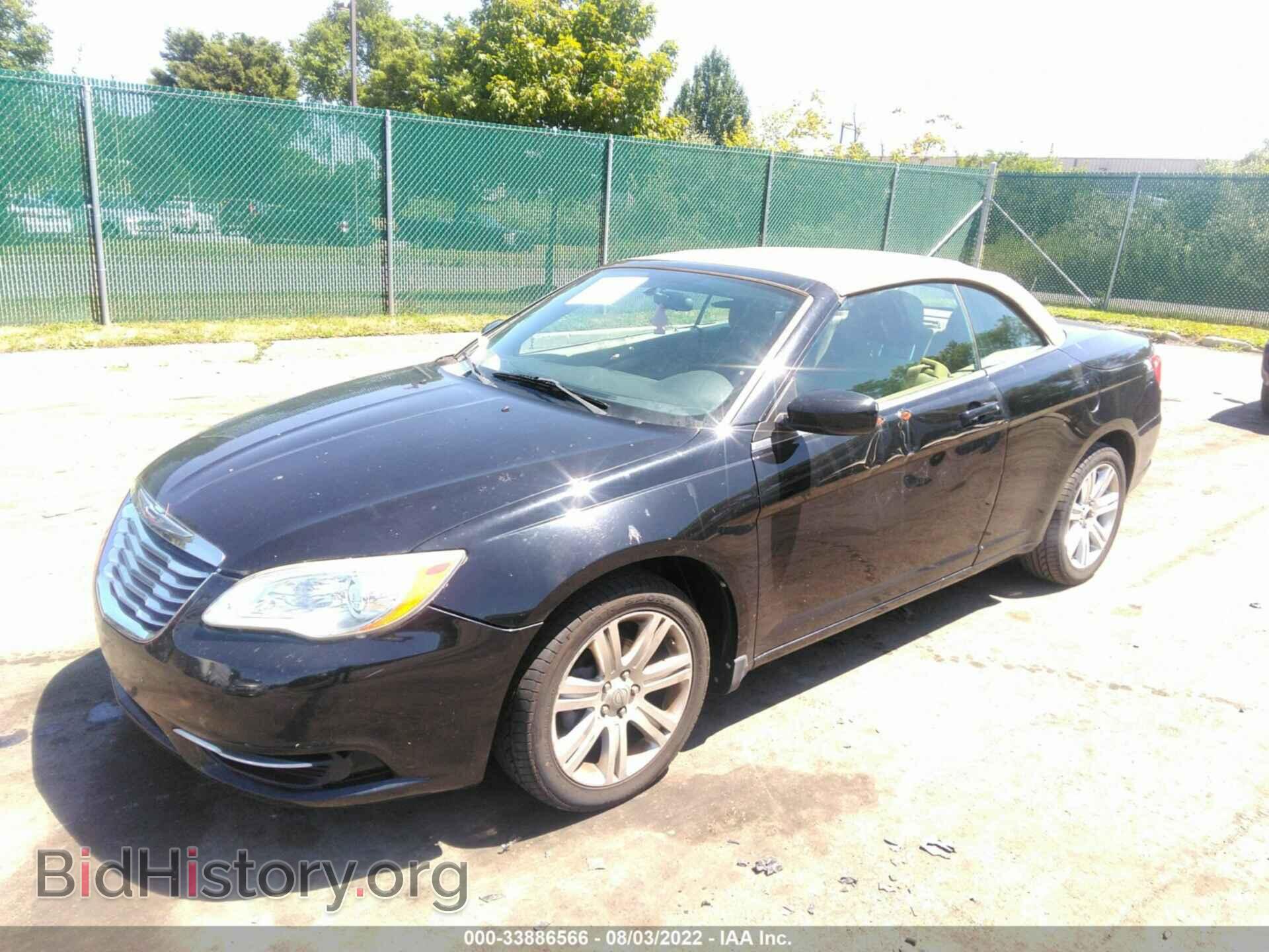 2011 CHRYSLER 200 - VIN: 1C3BC2EB1BN570928 - Photo 2