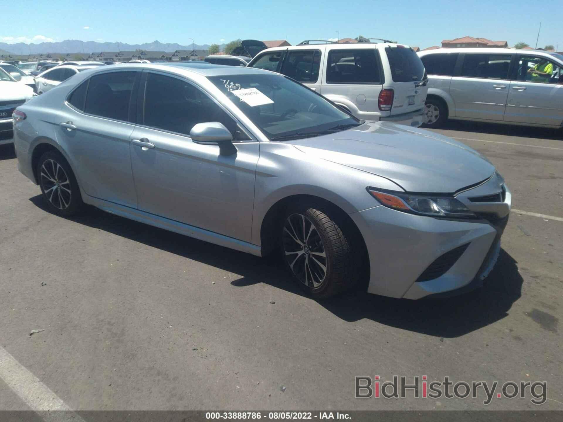 Photo 4T1B11HK9JU667642 - TOYOTA CAMRY 2018