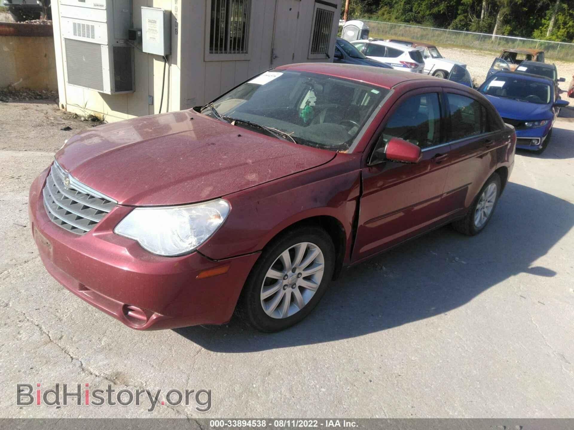 2010 CHRYSLER SEBRING - VIN: 1C3CC5FD3AN199758 - Фото 2