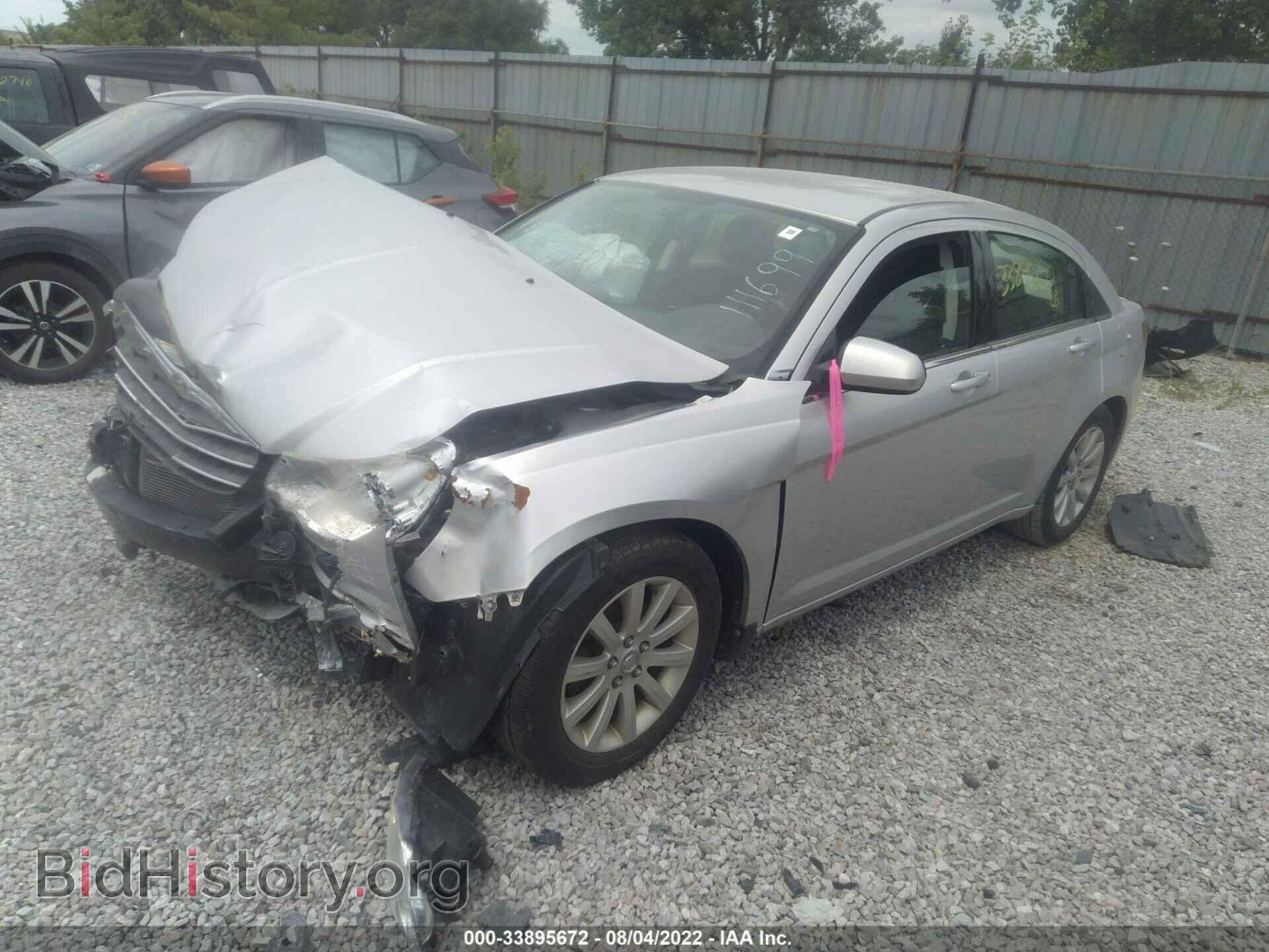2010 CHRYSLER SEBRING - VIN: 1C3CC5FB4AN111699 - Фото 2