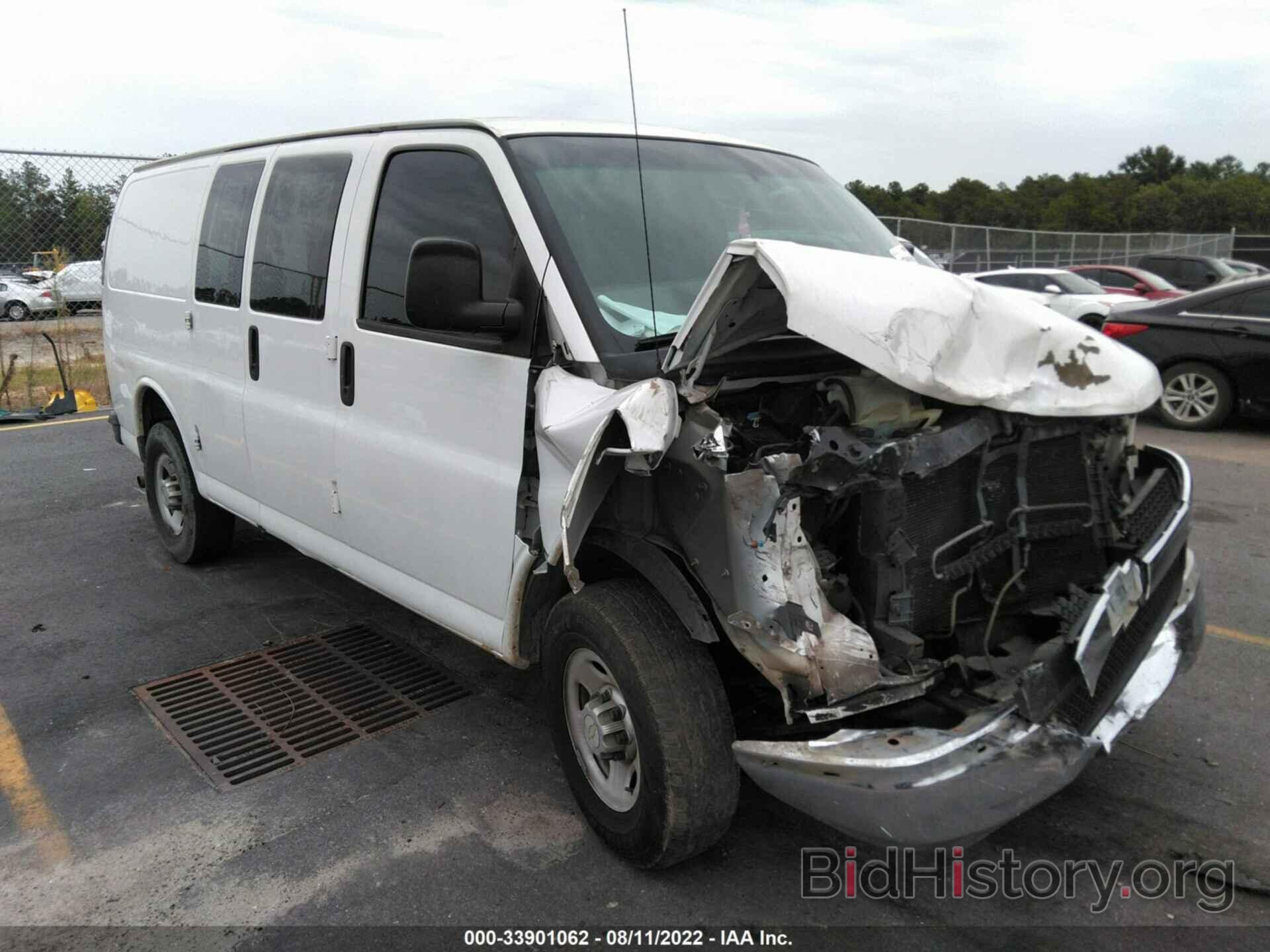 Photo 1GCWGFCA3B1133541 - CHEVROLET EXPRESS CARGO VAN 2011