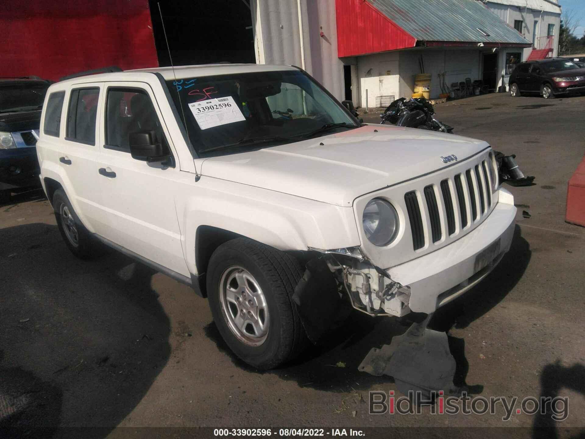 Photo 1J4NT2GA3AD639680 - JEEP PATRIOT 2010