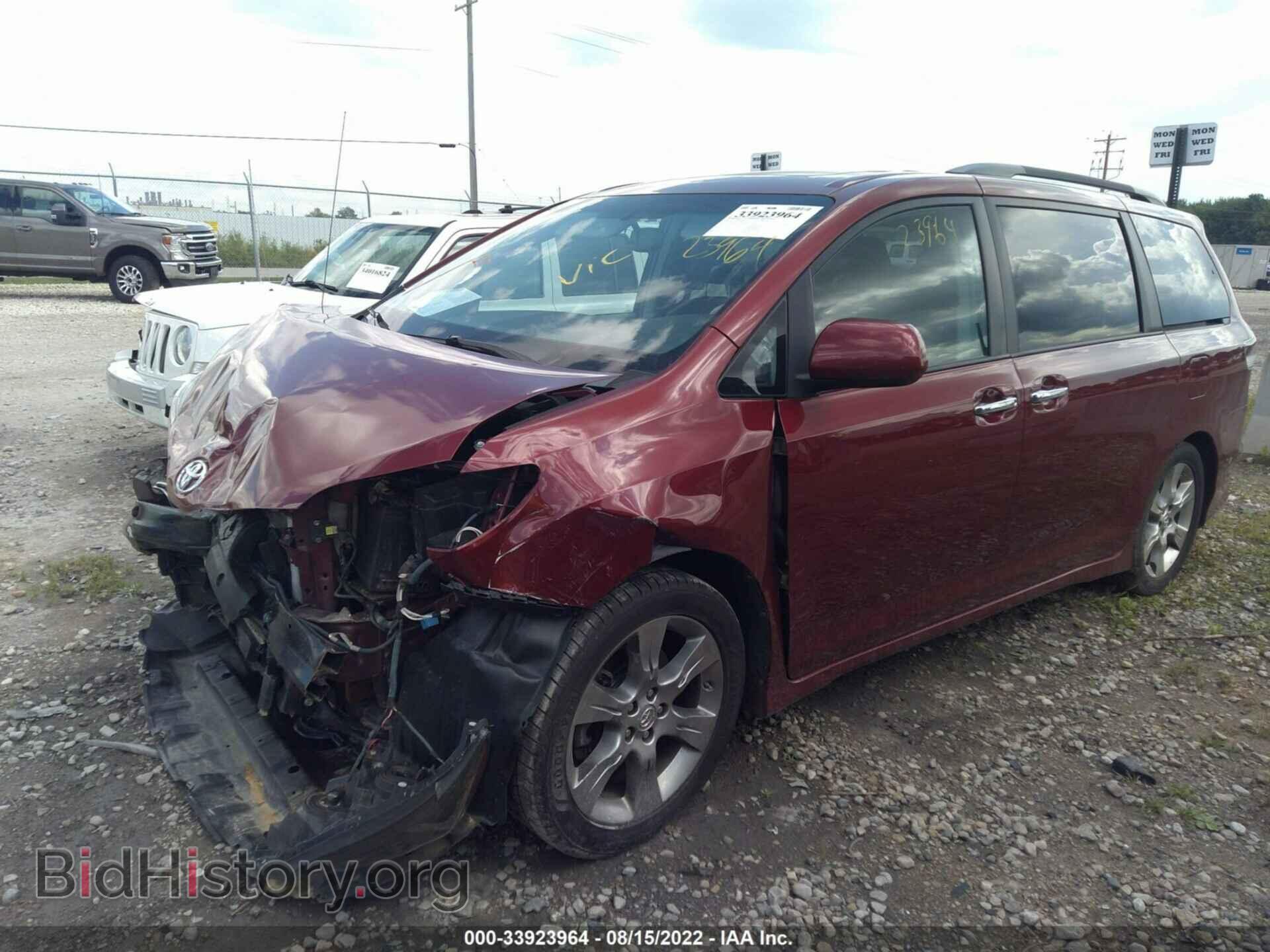 2013 TOYOTA SIENNA - VIN: 5TDXK3DC8DS400180 - Фото 2