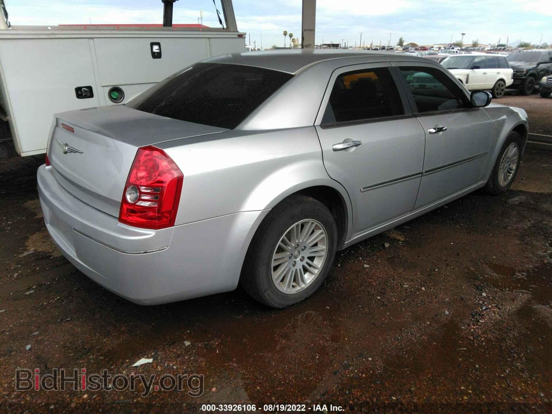 2010 CHRYSLER 300 - VIN: 2C3CA4CD9AH191323 - Фото 4