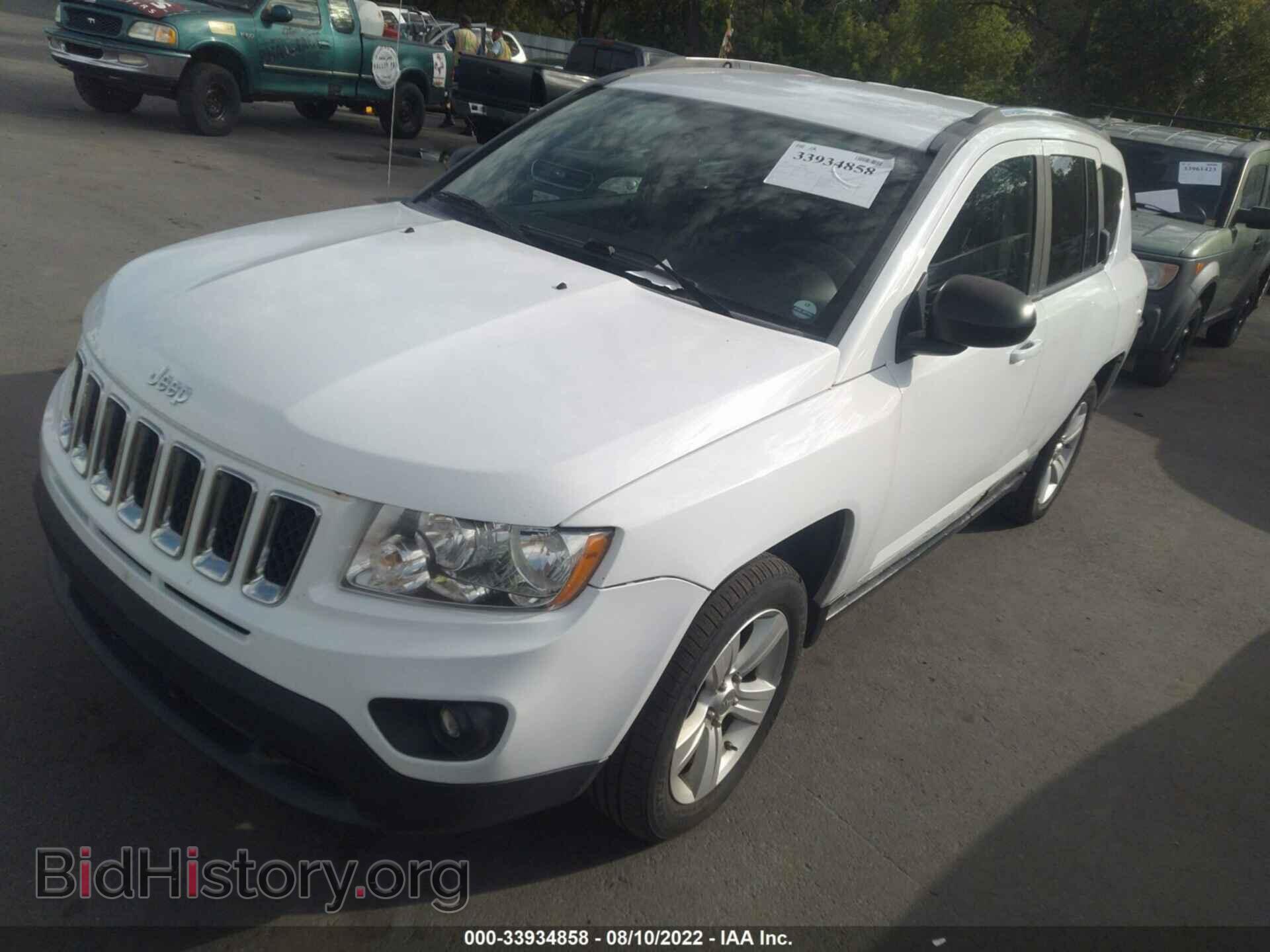 2011 JEEP COMPASS - VIN: 1J4NF1FB0BD270497 - Photo 2