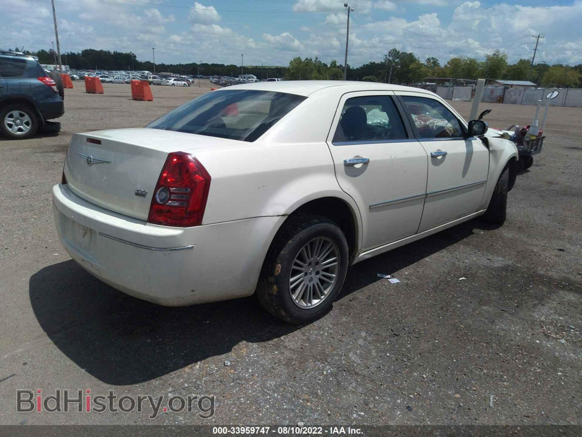 2010 CHRYSLER 300 - VIN: 2C3CA5CV4AH112235 - Фото 4