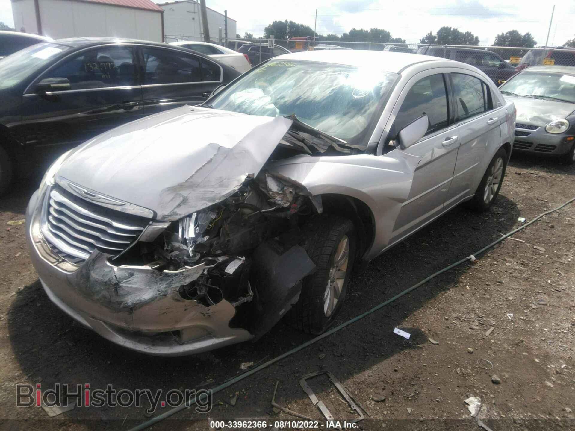 2012 CHRYSLER 200 - VIN: 1C3CCBBB3CN172050 - Фото 2