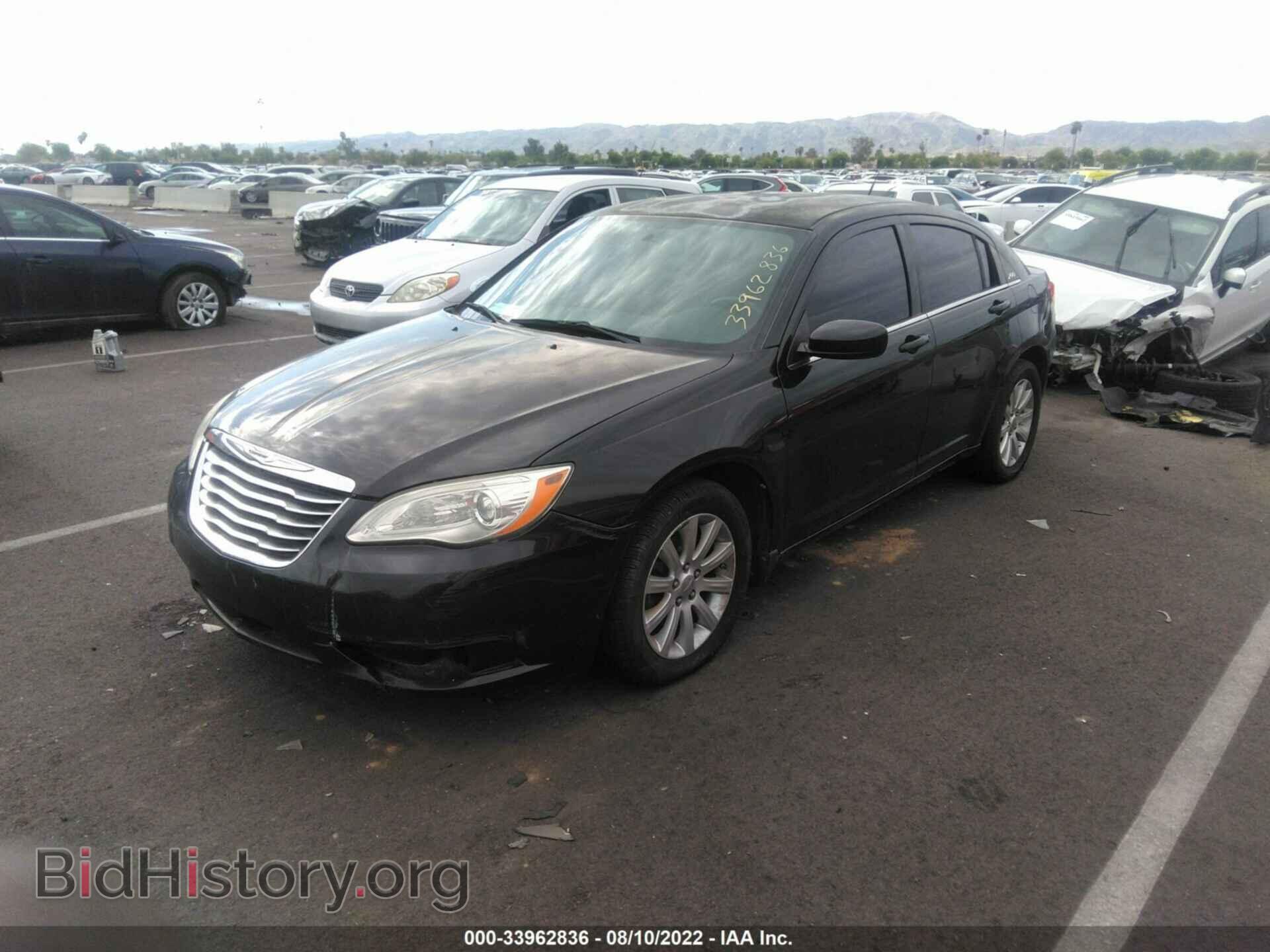 2011 CHRYSLER 200 - VIN: 1C3BC1FB3BN521688 - Фото 2