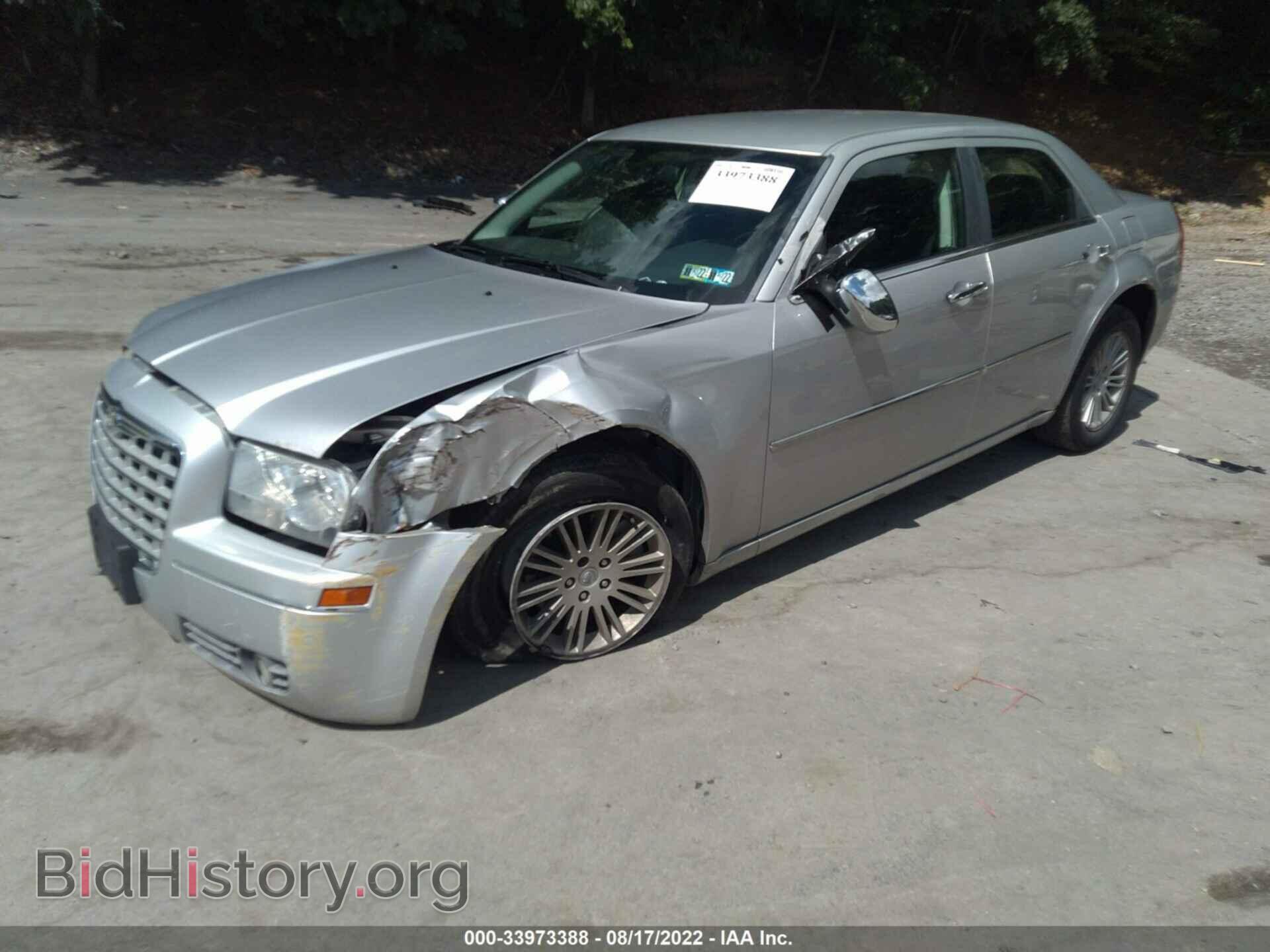 2010 CHRYSLER 300 - VIN: 2C3CA5CV7AH327866 - Фото 2