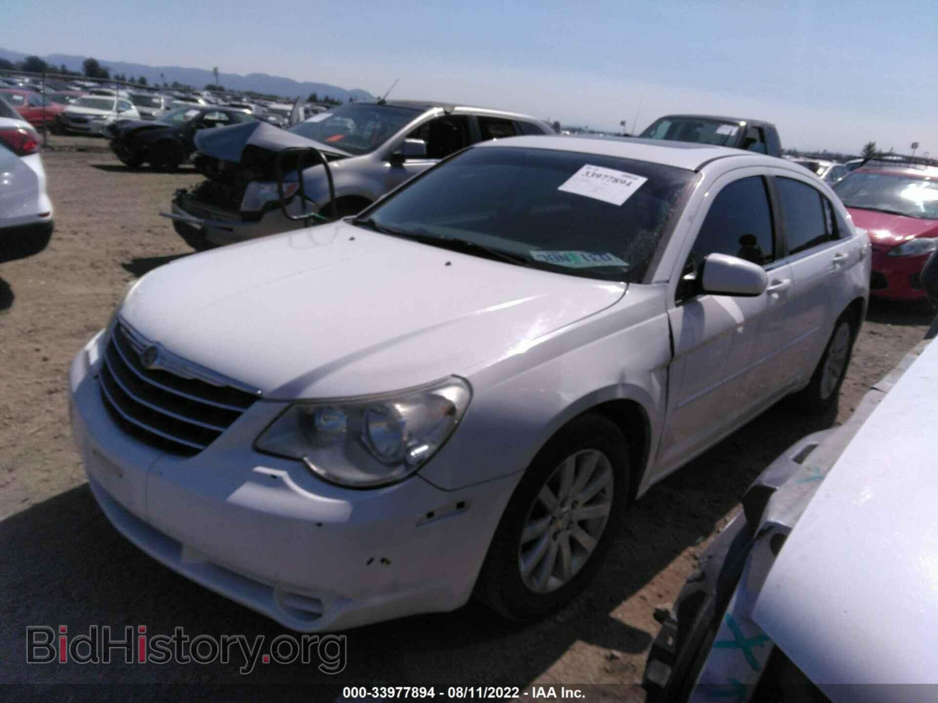 2010 CHRYSLER SEBRING - VIN: 1C3CC5FD6AN190746 - Фото 2