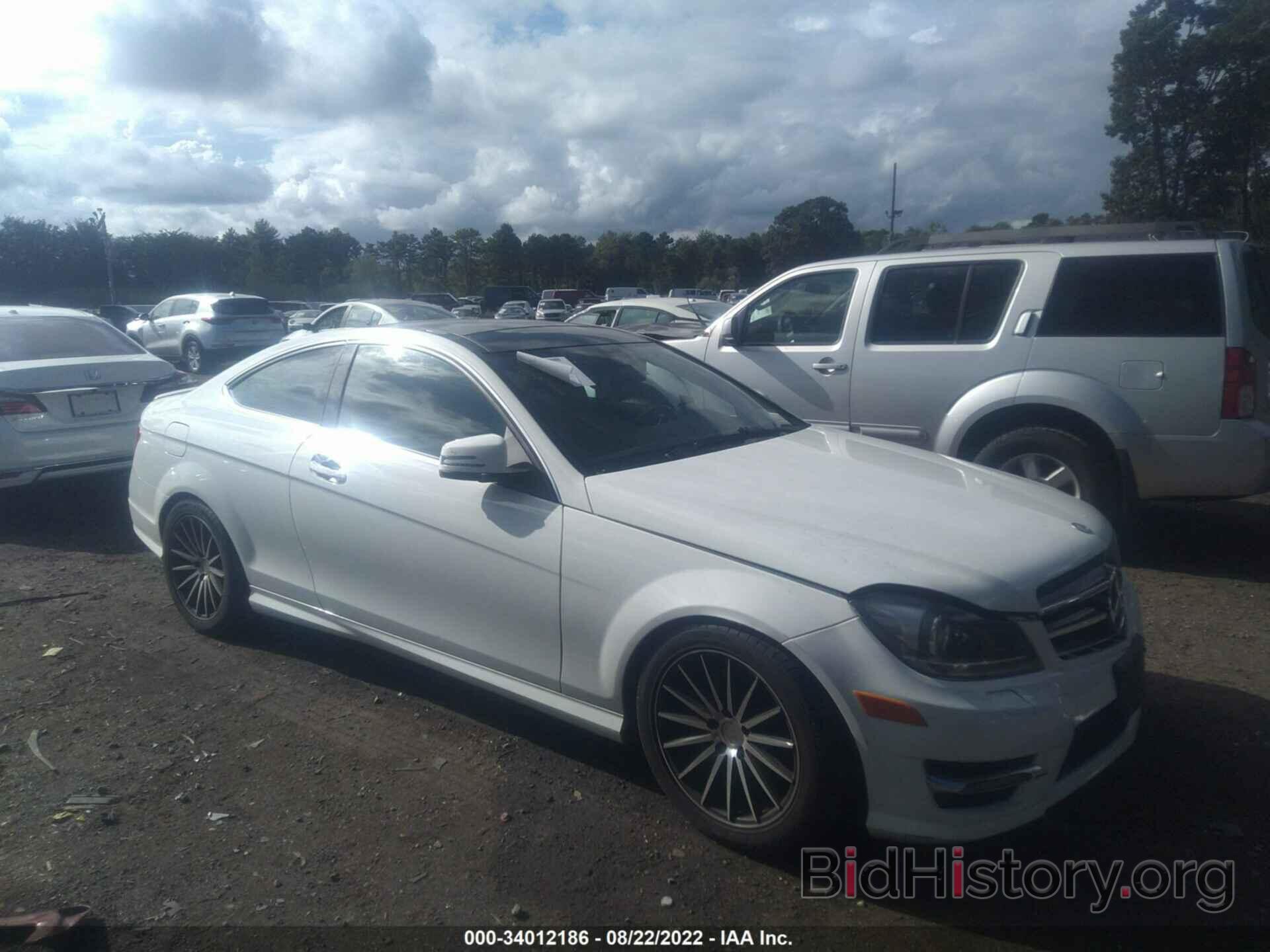 Photo WDDGJ8JB0DG057957 - MERCEDES-BENZ C-CLASS 2013