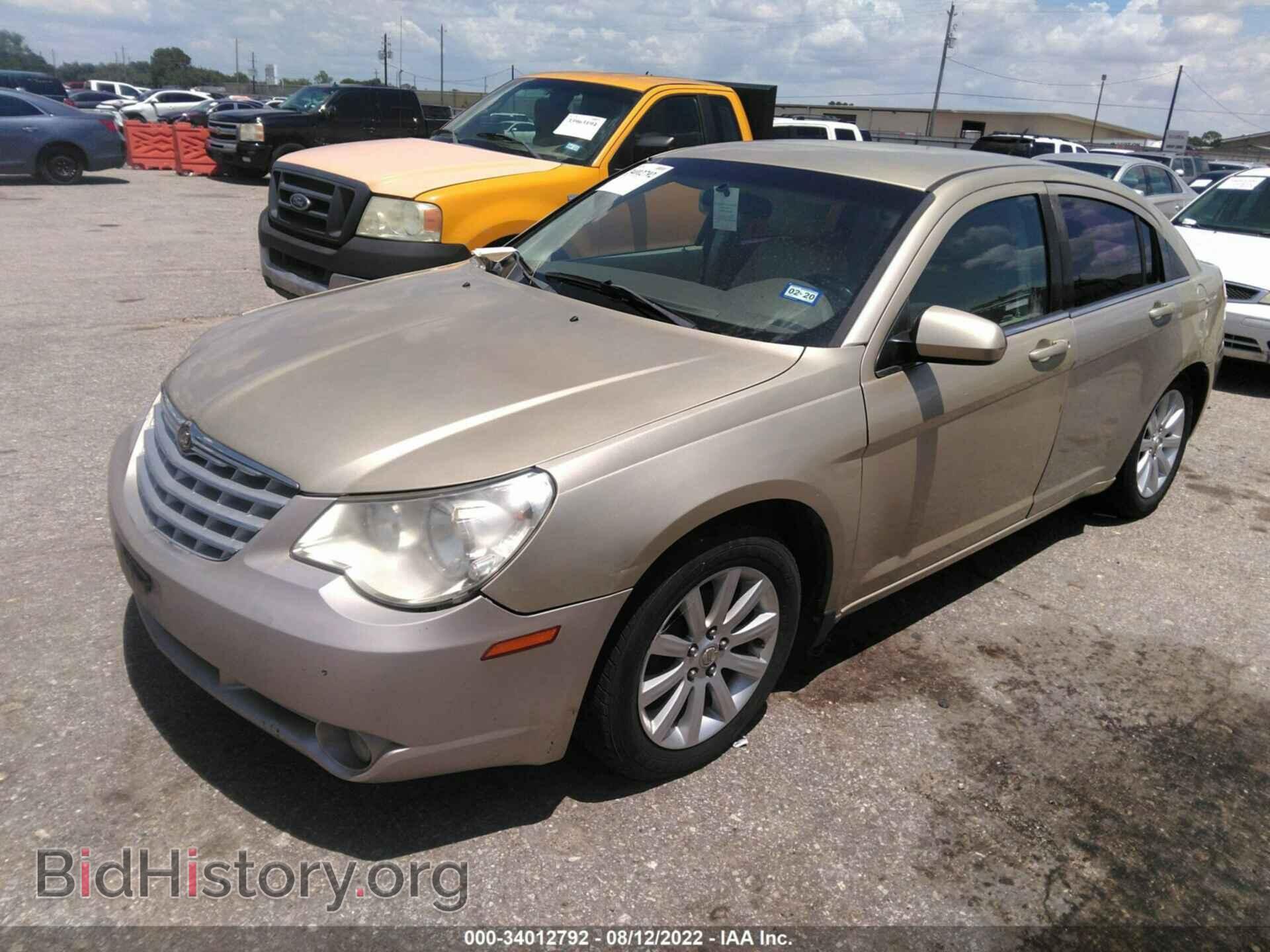 2010 CHRYSLER SEBRING - VIN: 1C3CC5FBXAN229546 - Фото 2