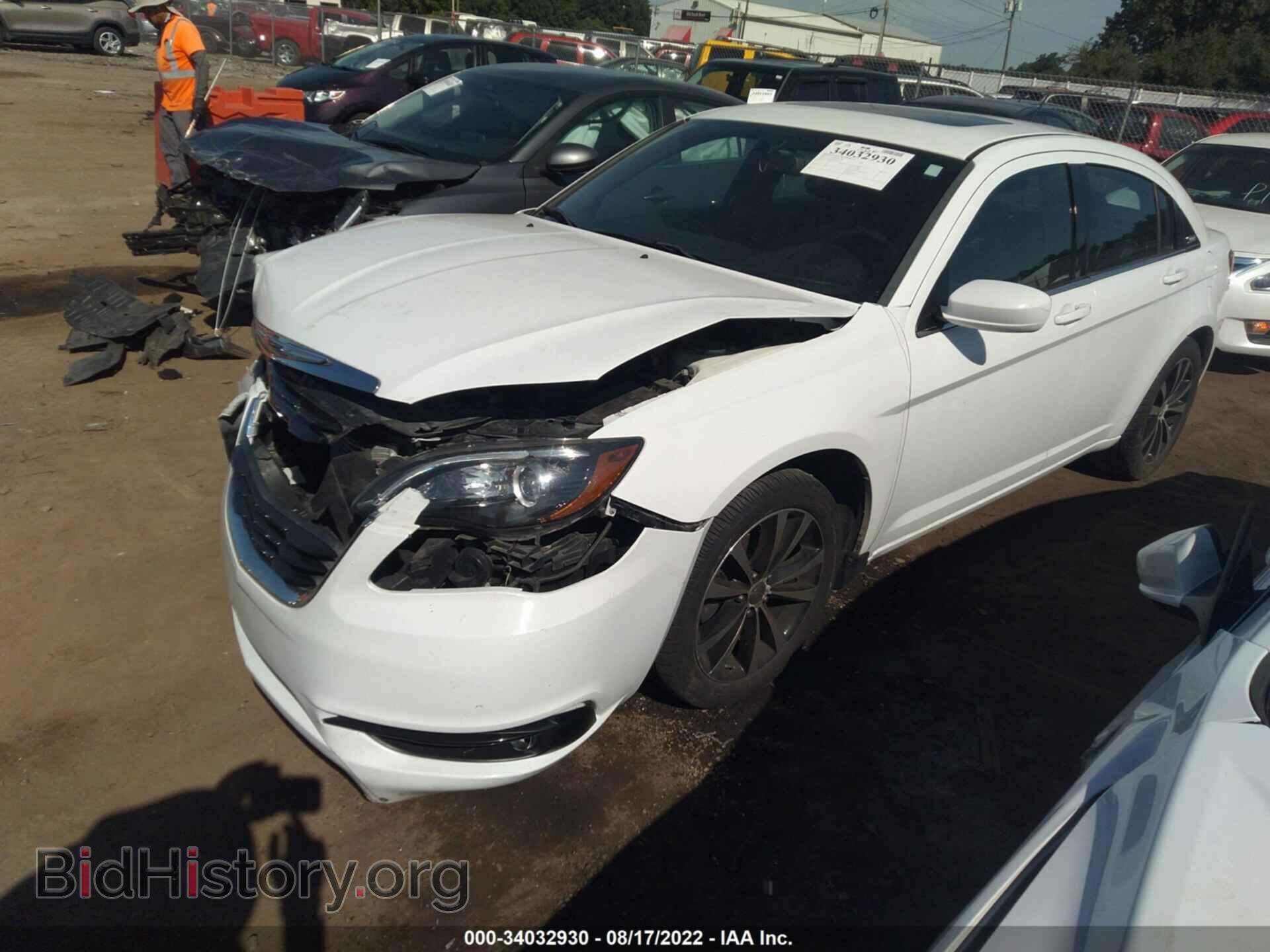 2013 CHRYSLER 200 - VIN: 1C3CCBCG9DN747375 - Photo 2