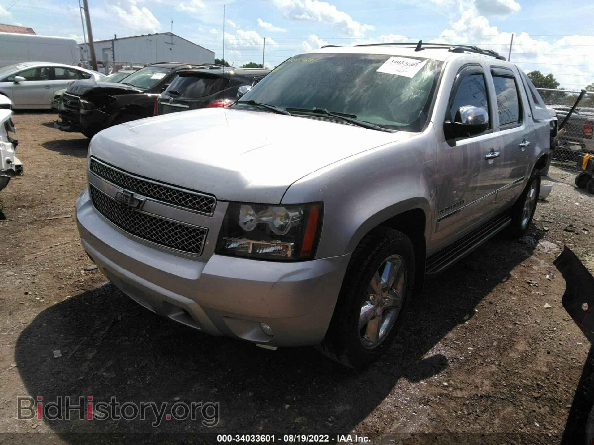 2011 CHEVROLET AVALANCHE - VIN: 3GNMCGE08BG248772 - Фото 2