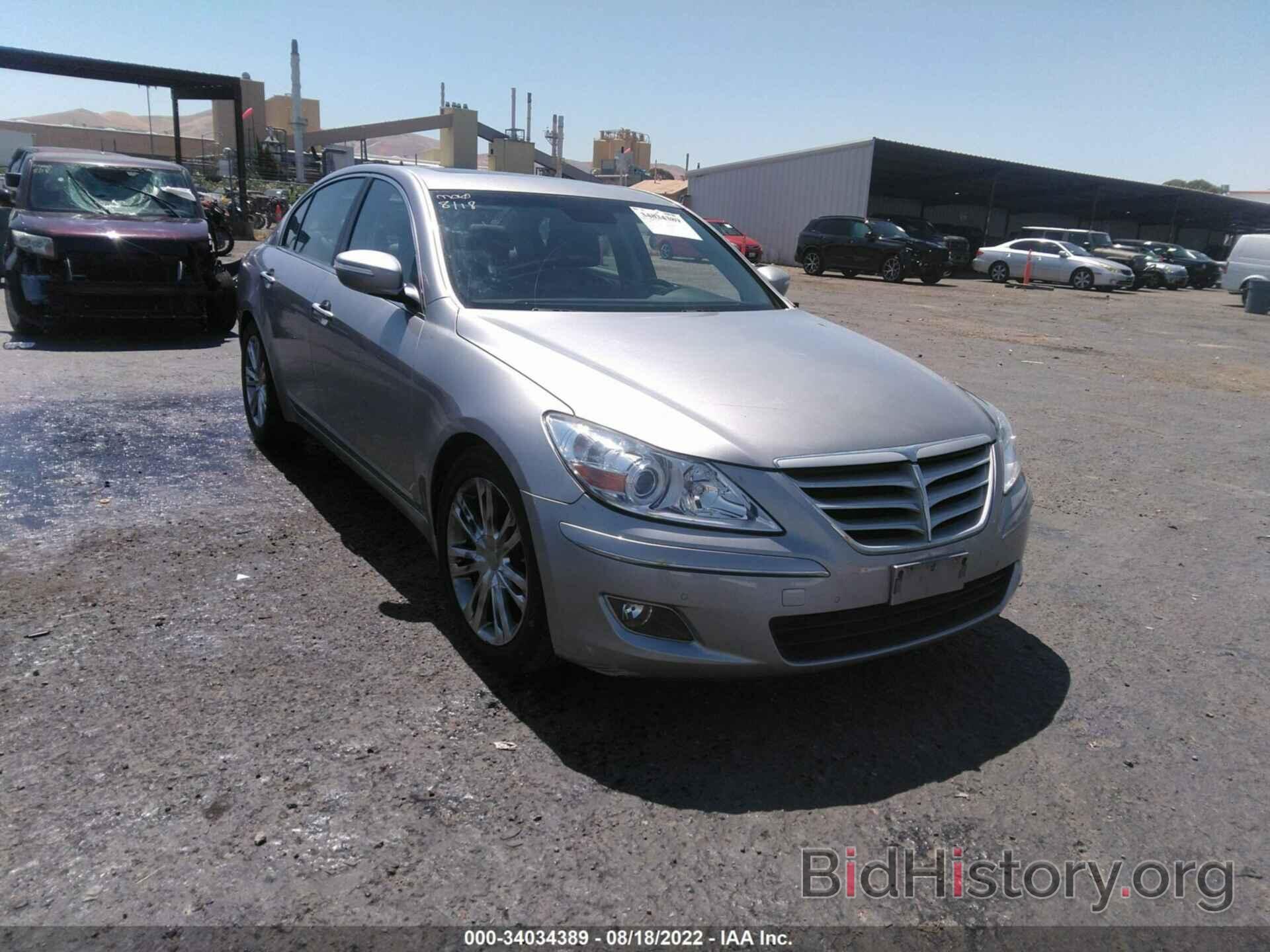 Photo KMHGC46F19U031770 - HYUNDAI GENESIS 2009