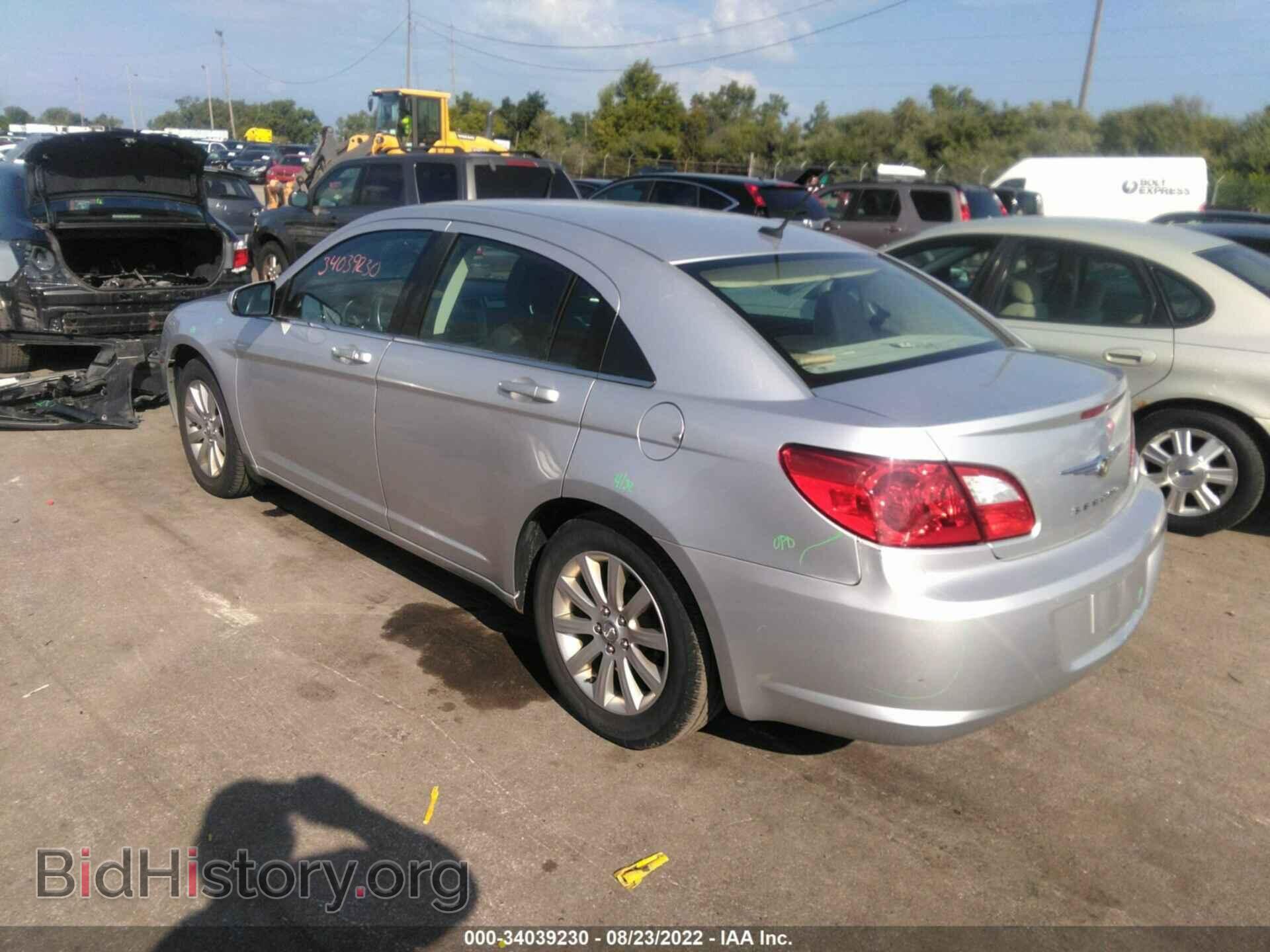 2010 CHRYSLER SEBRING - VIN: 1C3CC5FB3AN213463 - Фото 3