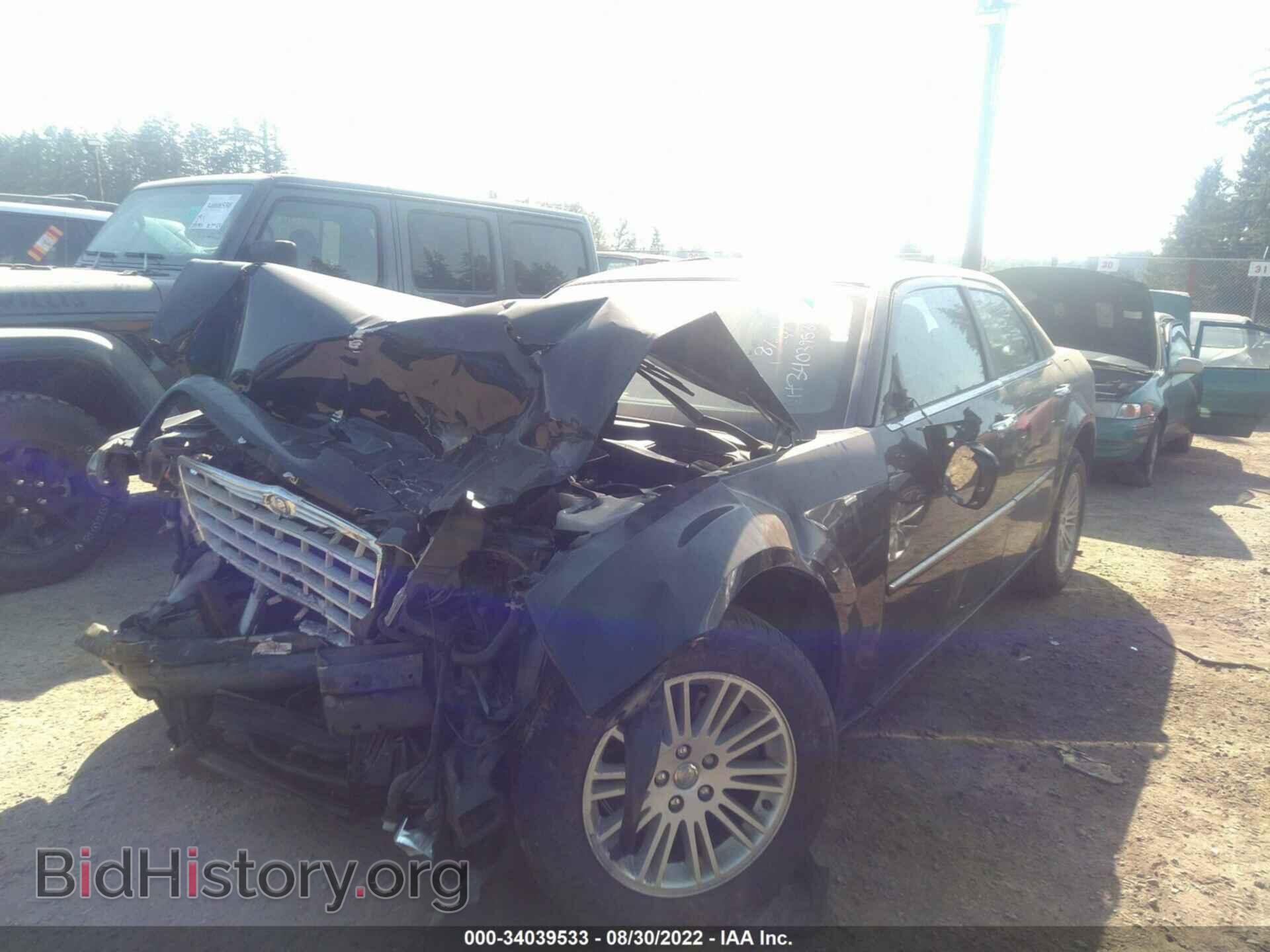 2010 CHRYSLER 300 - VIN: 2C3CA5CV3AH254155 - Photo 2