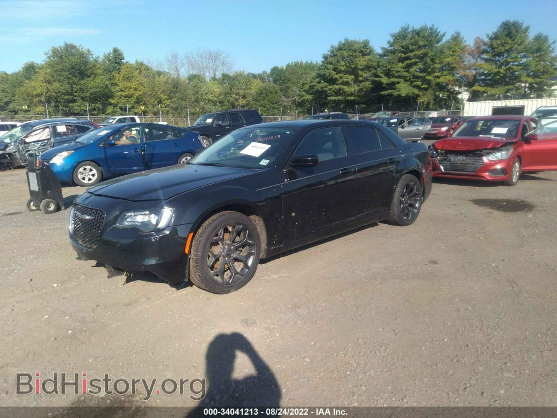 2019 CHRYSLER 300 - VIN: 2C3CCAAG8KH511755 - Фото 2