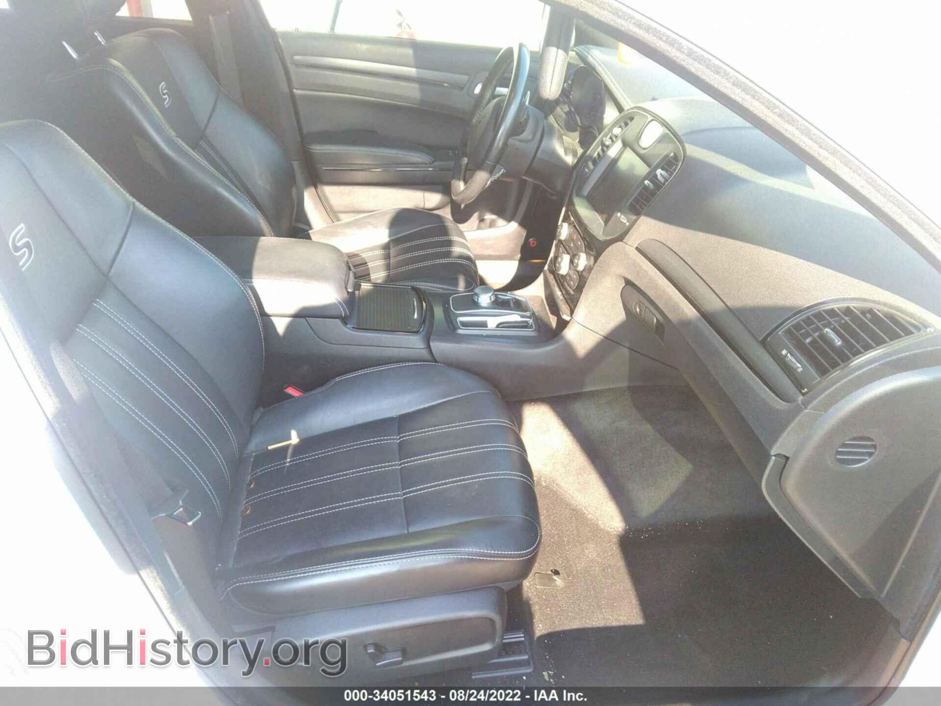 2016 CHRYSLER 300 - VIN: 2C3CCAGG8GH212975 - Фото 5