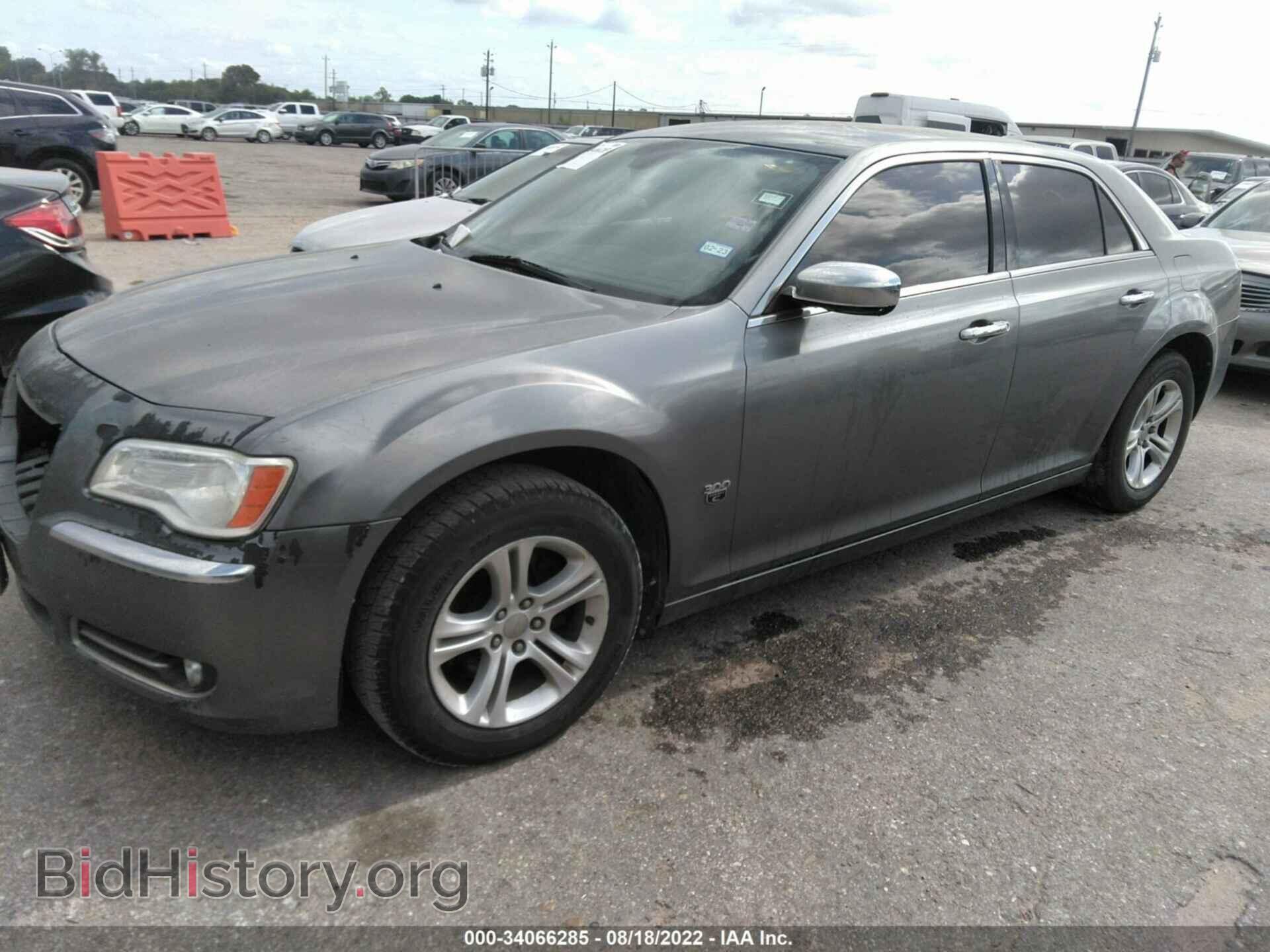 2011 CHRYSLER 300 - VIN: 2C3CA6CT4BH592136 - Фото 2