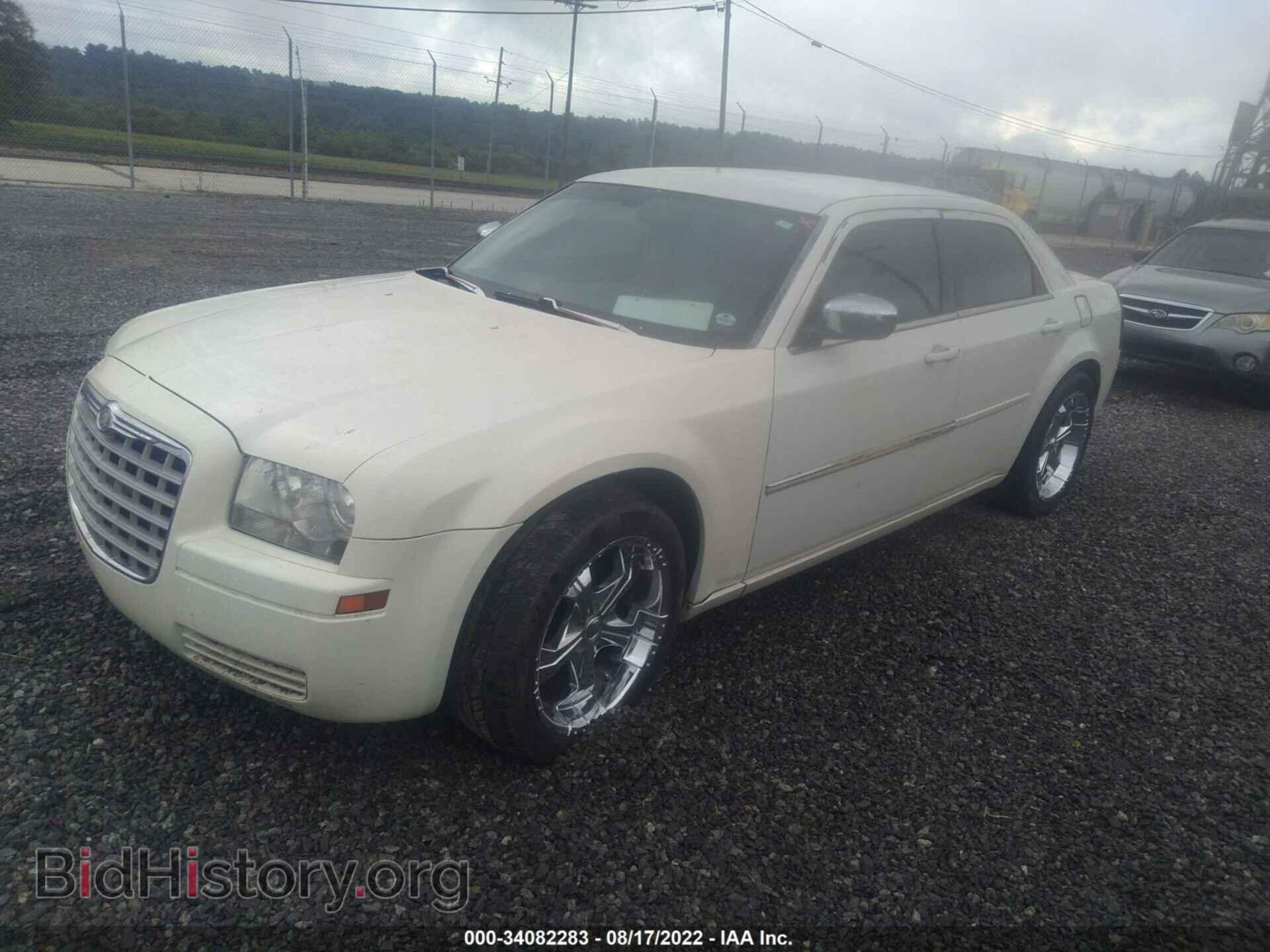 2008 CHRYSLER 300 - VIN: 2C3KA43R18H122143 - Фото 2