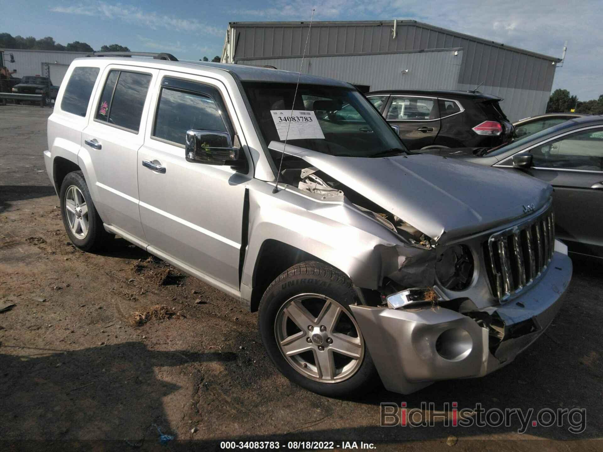 Photo 1J4NF2GB4AD572894 - JEEP PATRIOT 2010