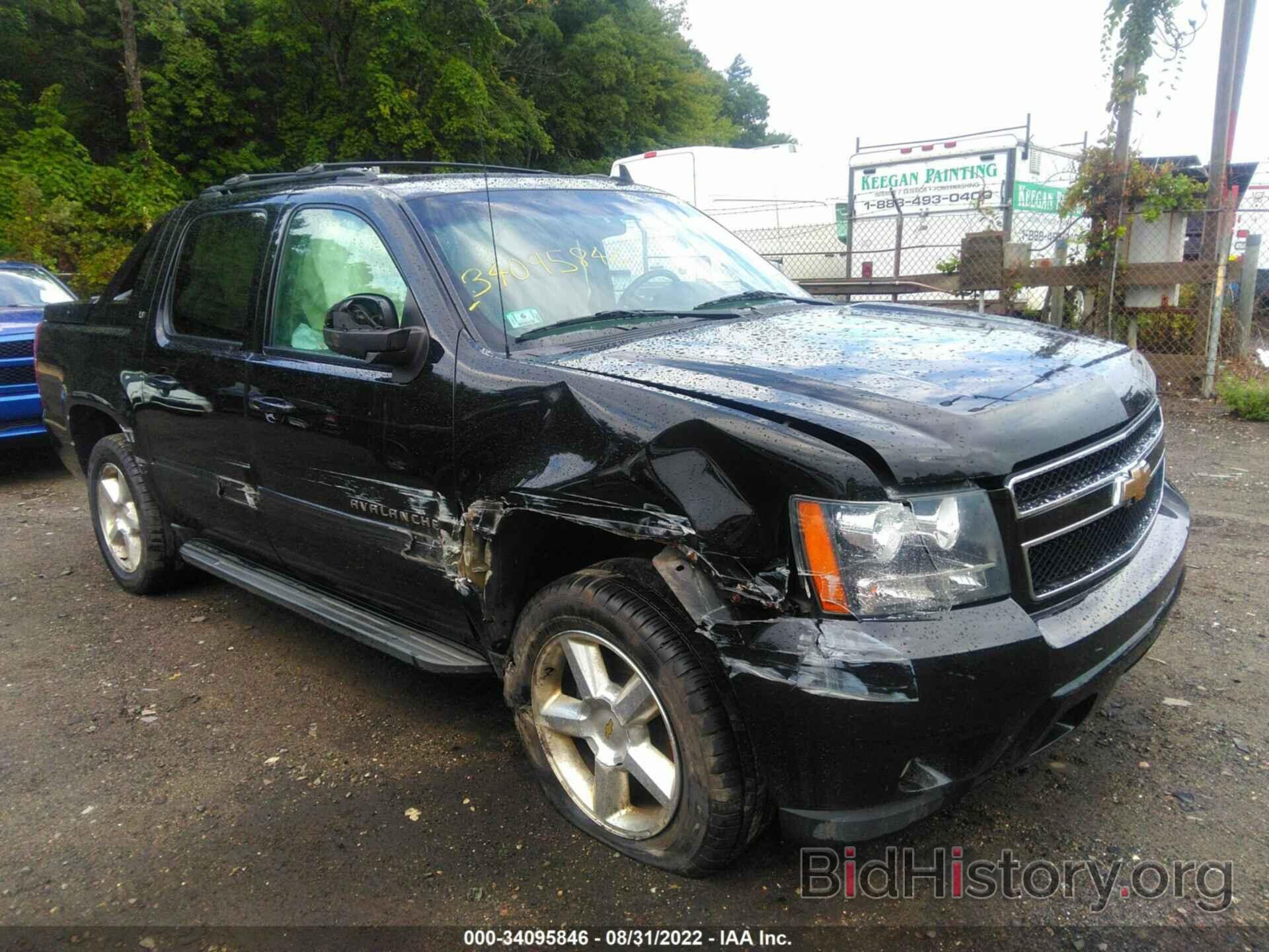 Photo 3GNTKFE37BG320225 - CHEVROLET AVALANCHE 2011