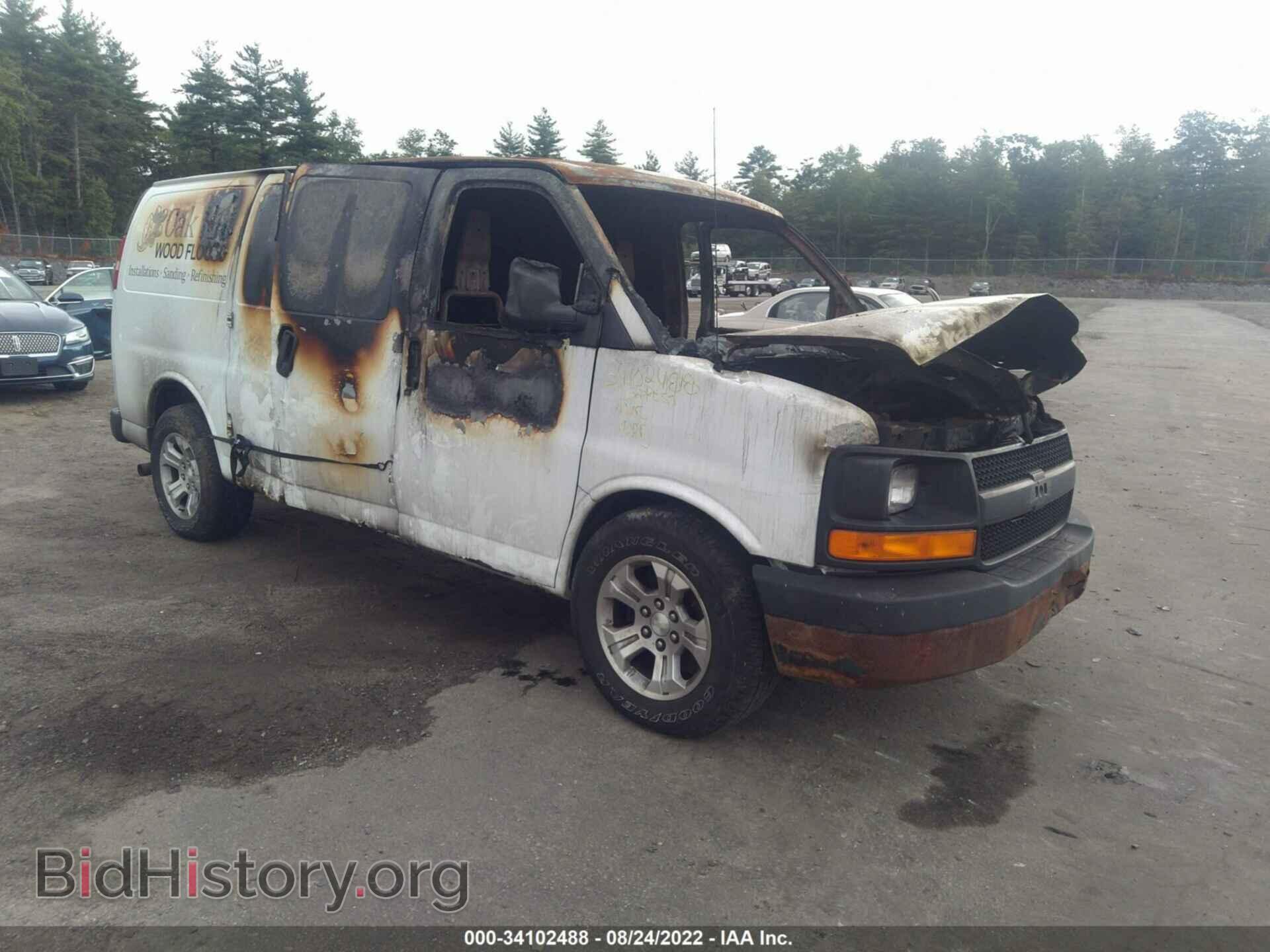 Photo 1GCSGAFX8B1132693 - CHEVROLET EXPRESS CARGO VAN 2011