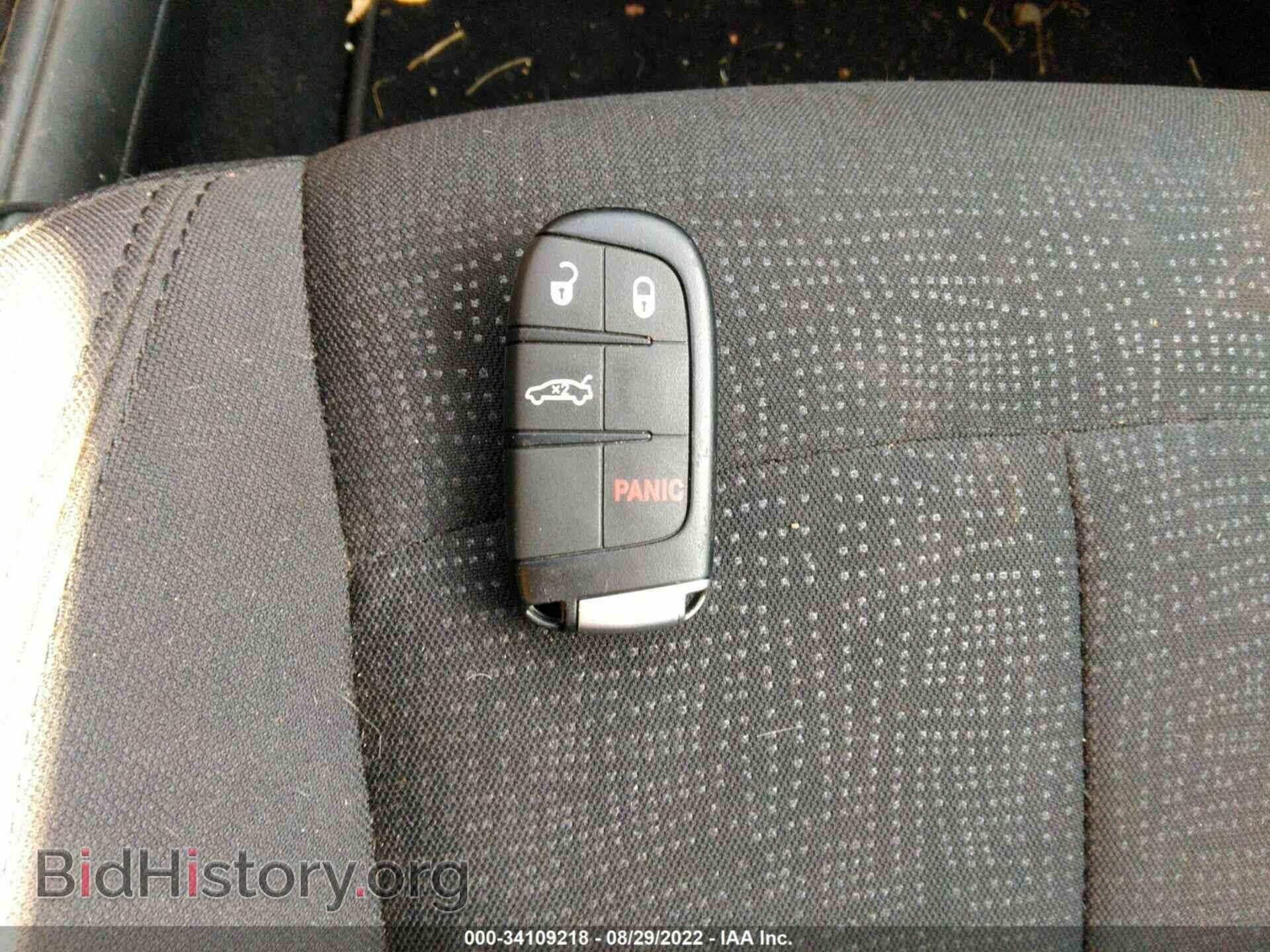 2016 CHRYSLER 200 - VIN: 1C3CCCAB7GN112057 - Фото 11