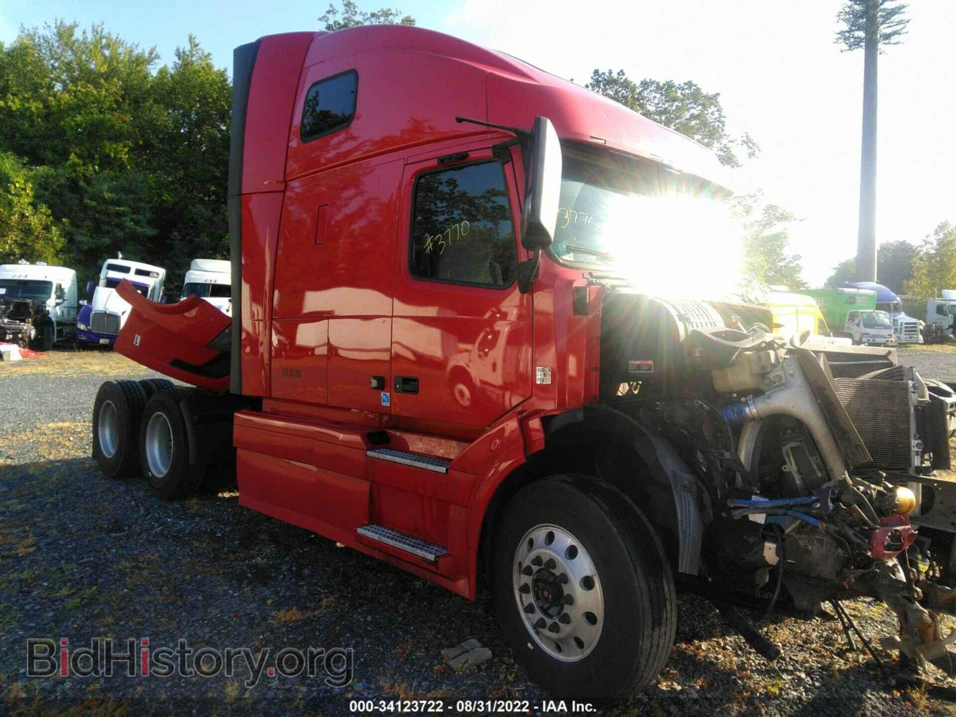 Фотография 4V4NC9EH0FN178555 - VOLVO VN 2015