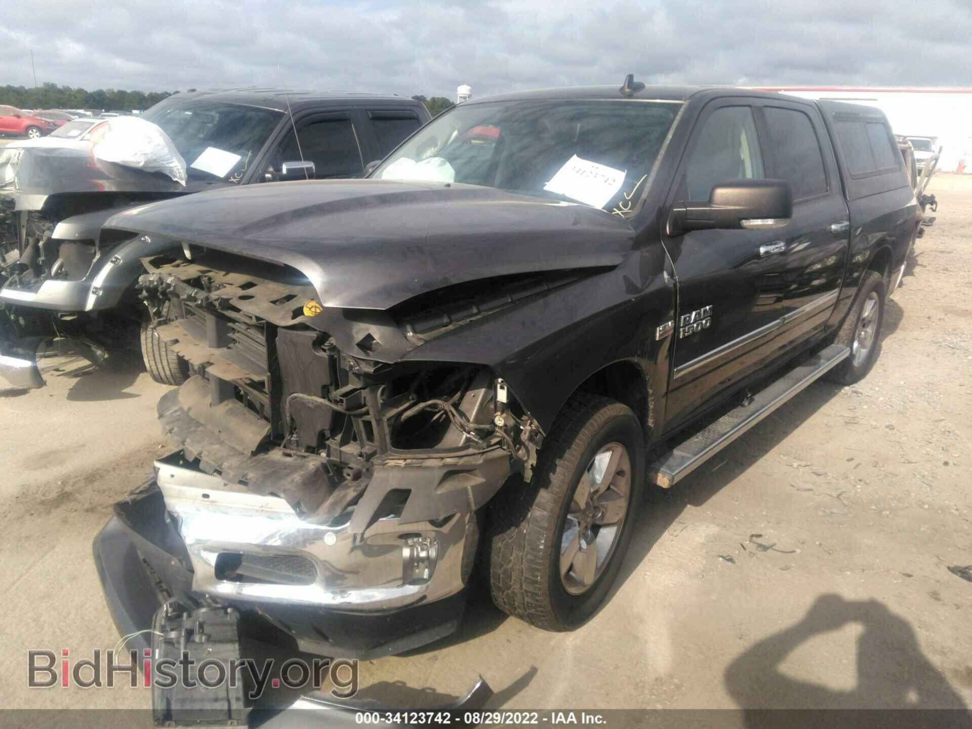 2017 RAM 1500 - VIN: 3C6RR7LT2HG522428 - Фото 2