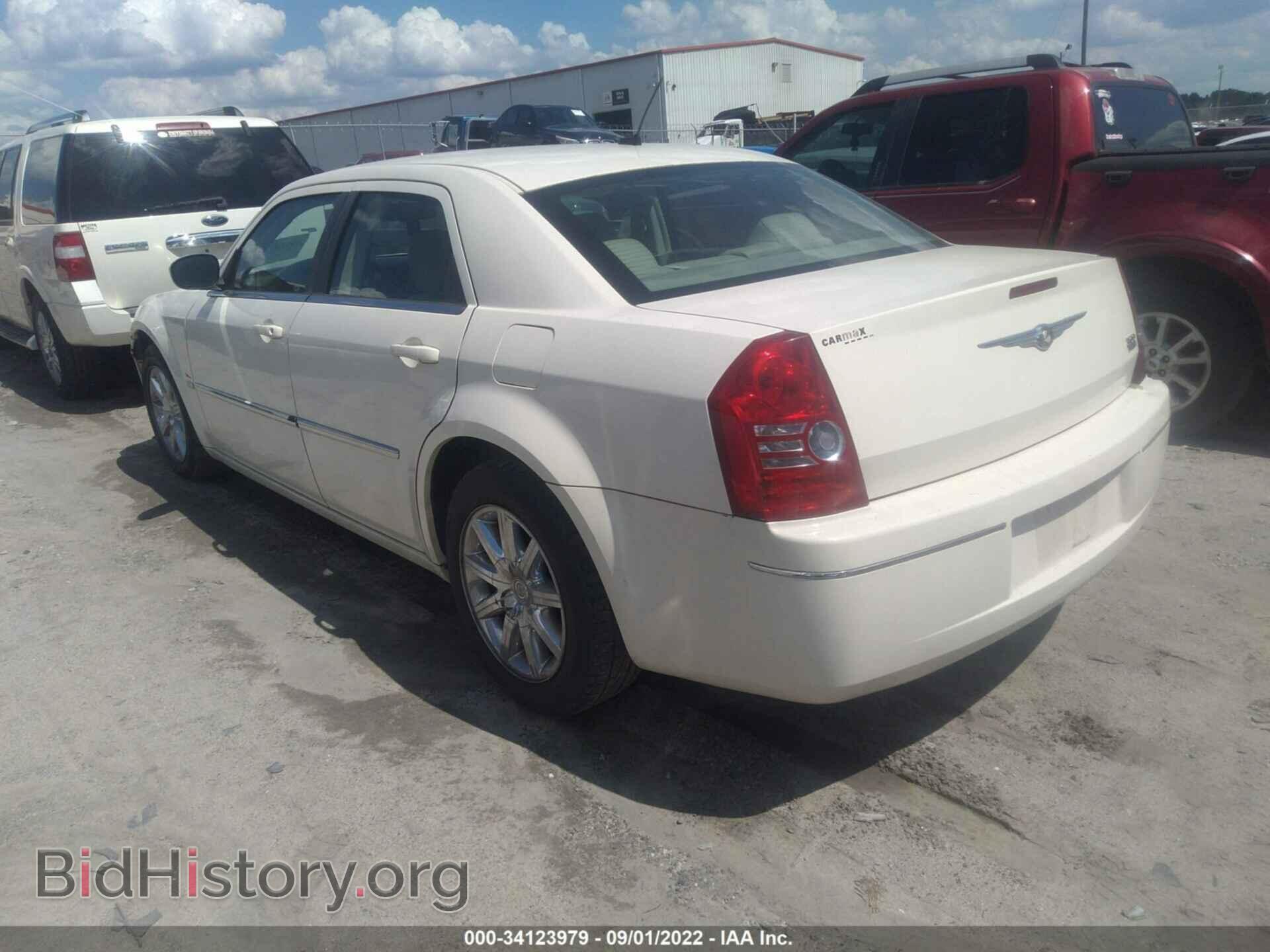 2008 CHRYSLER 300 - VIN: 2C3LA53G18H224809 - Фото 3