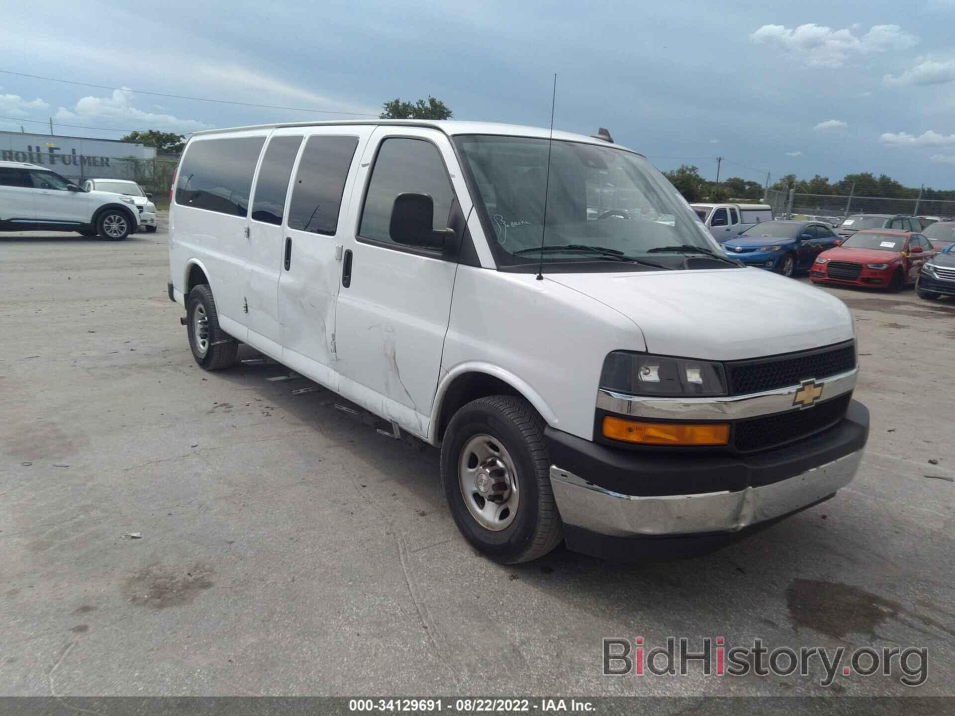 Фотография 1GAZGPFGXL1195127 - CHEVROLET EXPRESS PASSENGER 2020