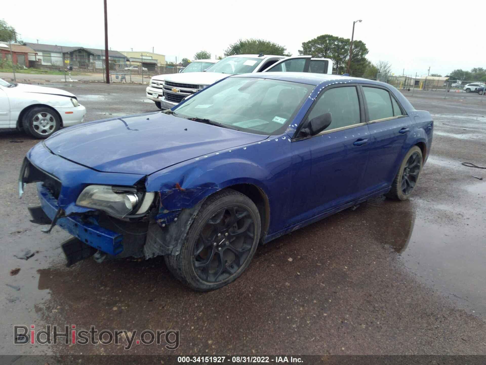 2019 CHRYSLER 300 - VIN: 2C3CCAAG0KH614362 - Фото 2
