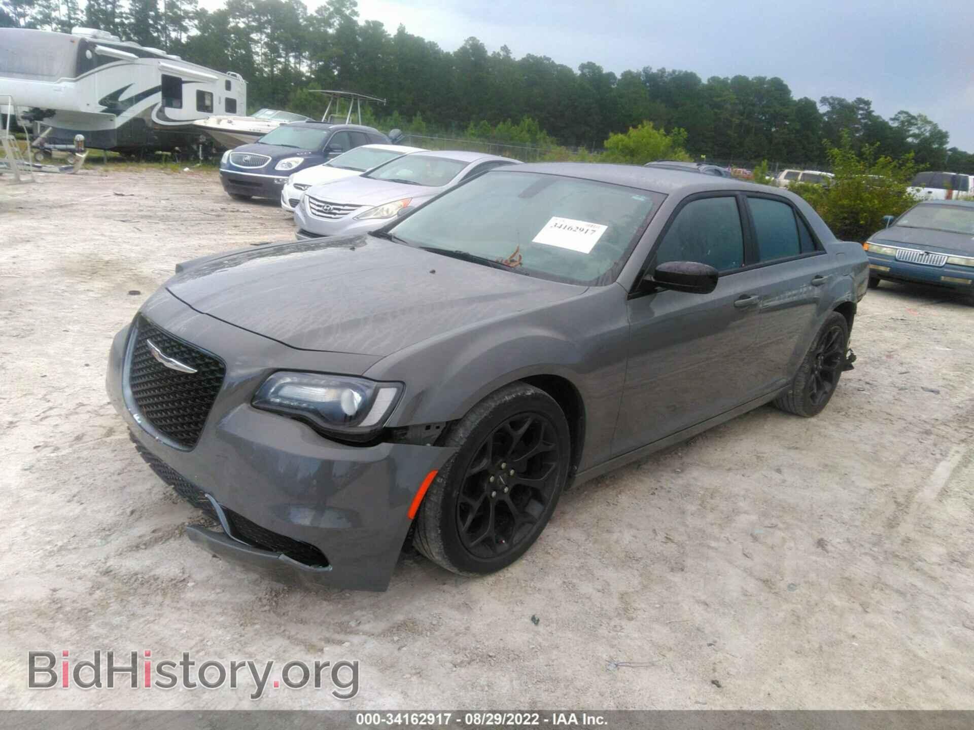 2019 CHRYSLER 300 - VIN: 2C3CCAAG9KH612187 - Фото 2