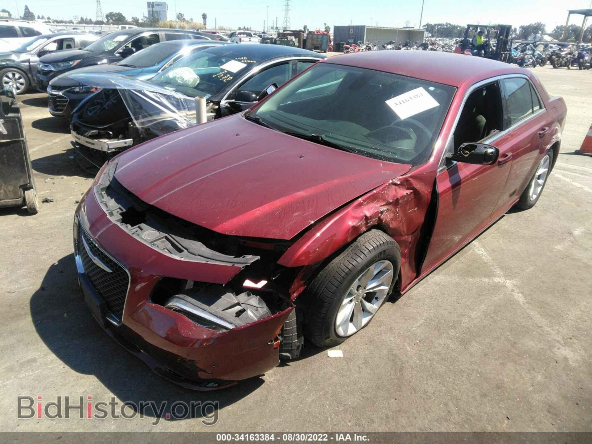 2018 CHRYSLER 300 - VIN: 2C3CCAAG7JH275534 - Фото 2