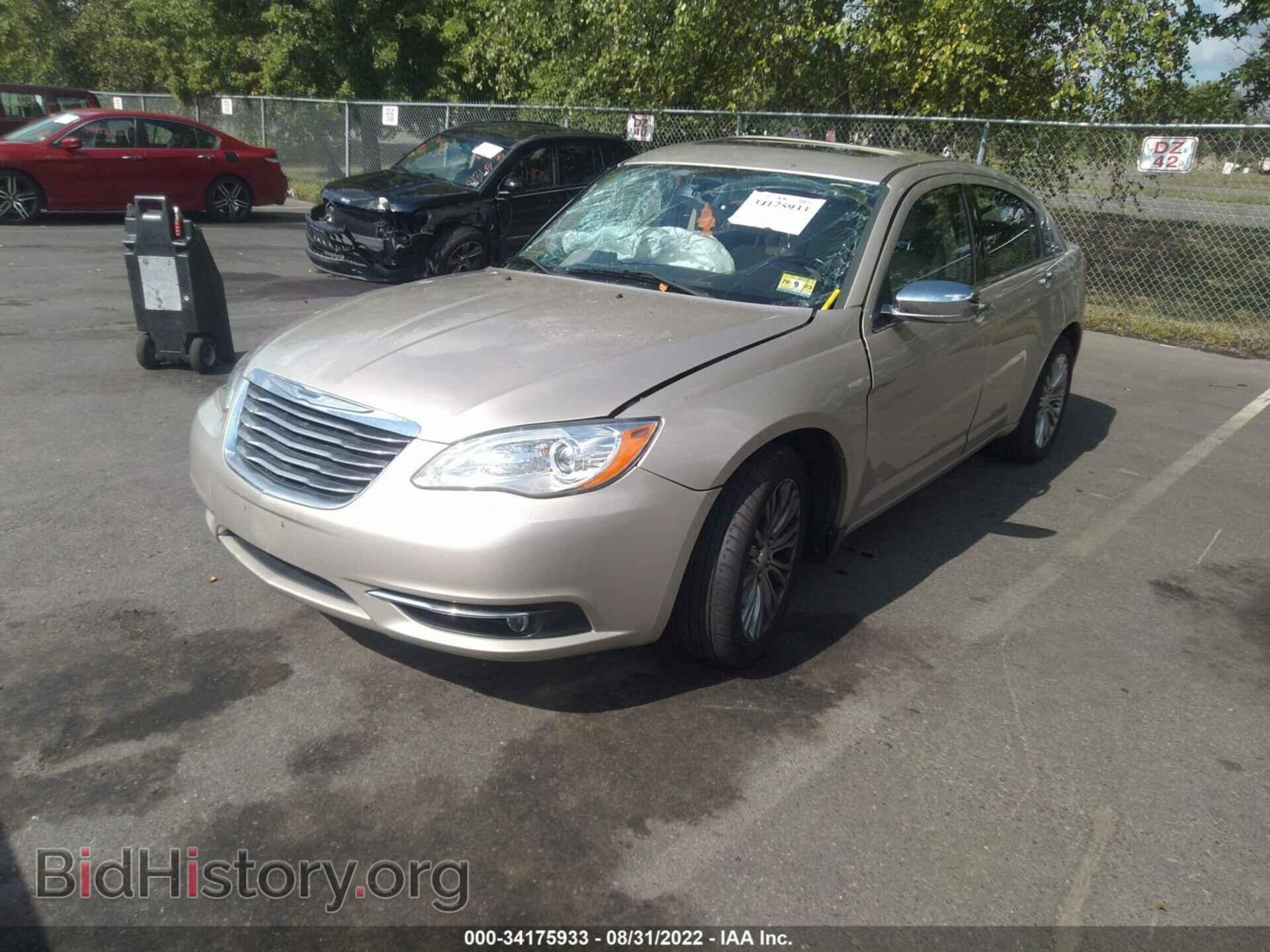 2013 CHRYSLER 200 - VIN: 1C3CCBCG7DN631818 - Фото 2