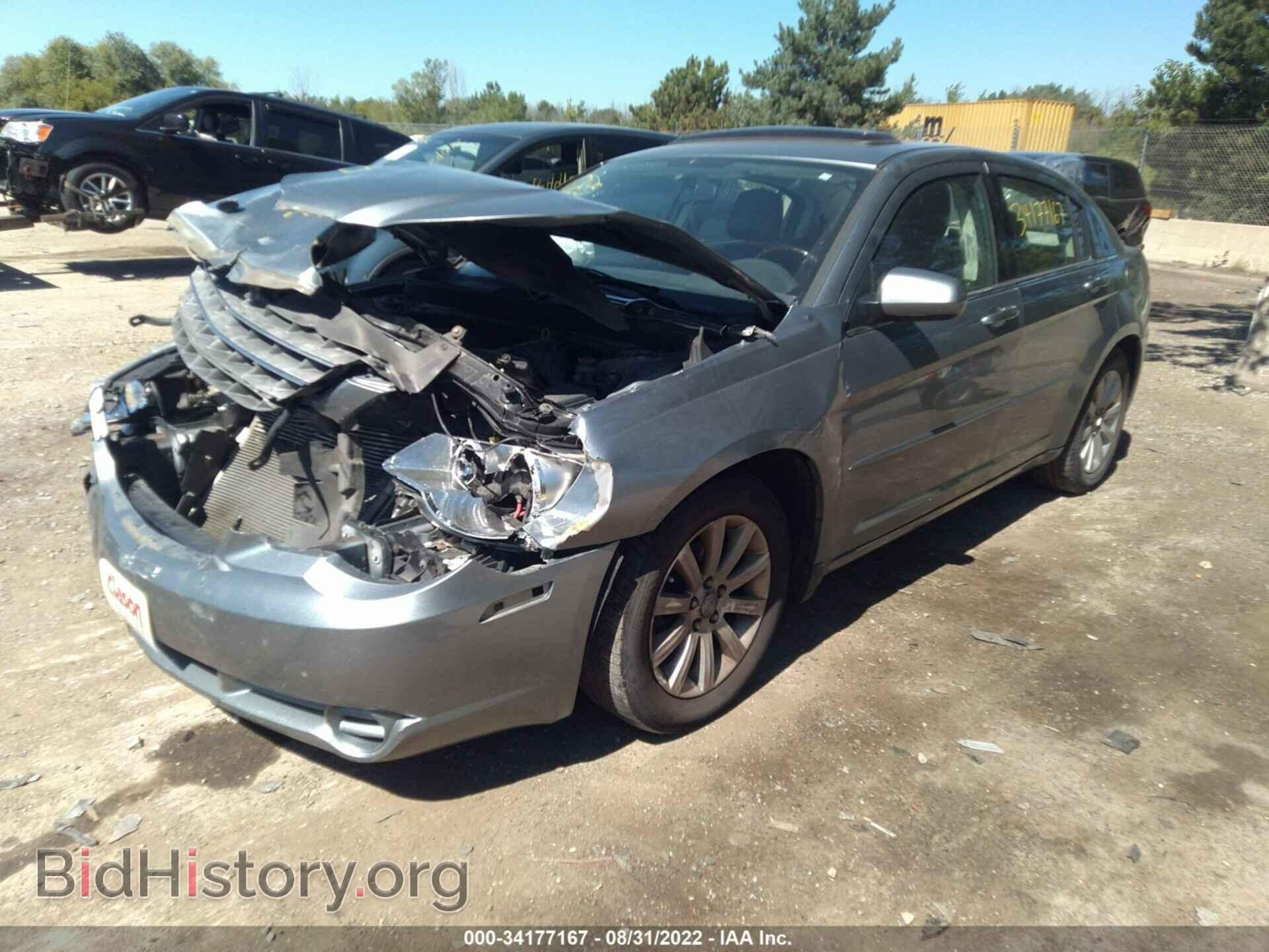 2010 CHRYSLER SEBRING - VIN: 1C3CC5FB5AN154240 - Фото 2