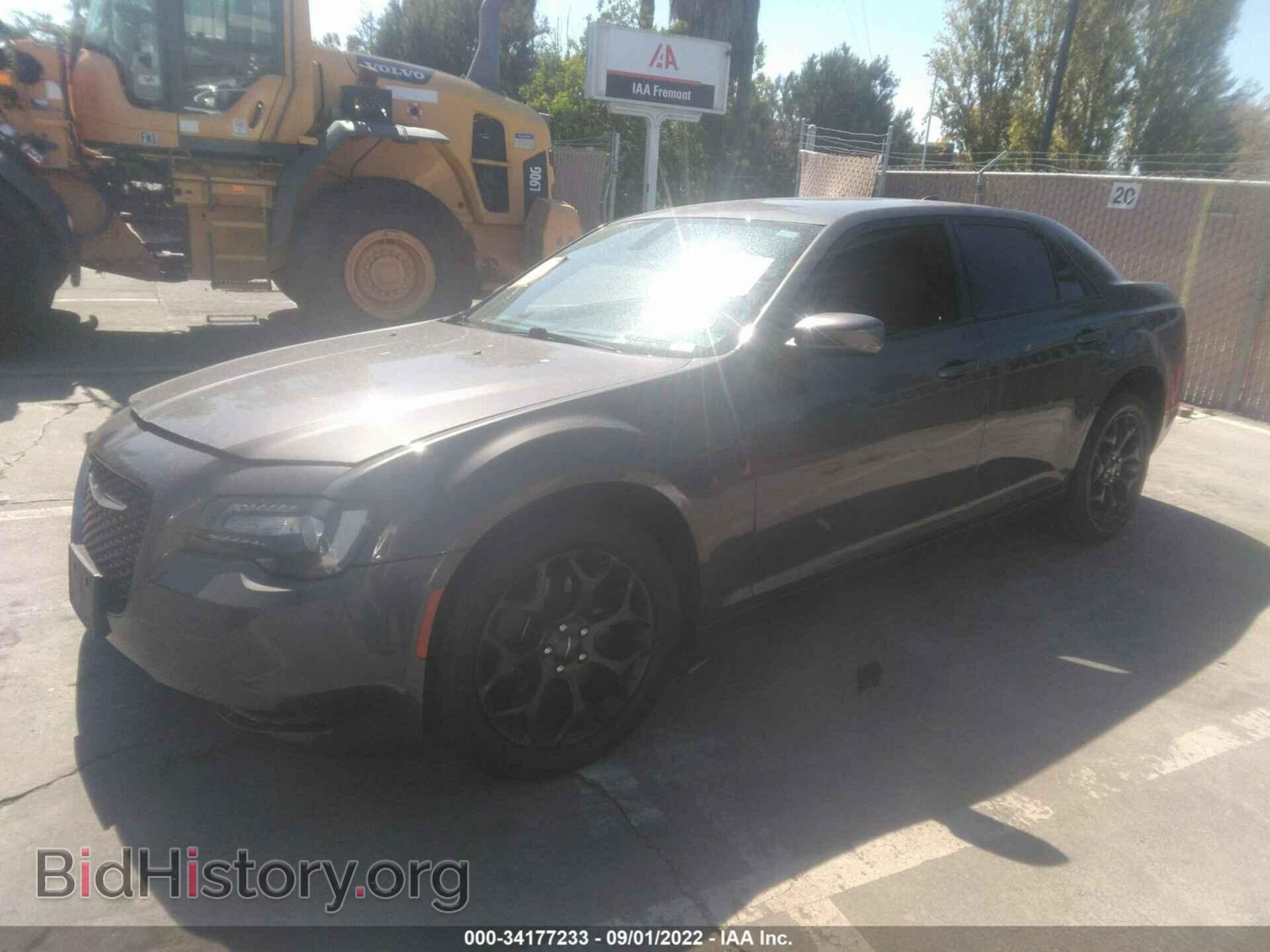 2019 CHRYSLER 300 - VIN: 2C3CCAGG6KH631500 - Фото 2